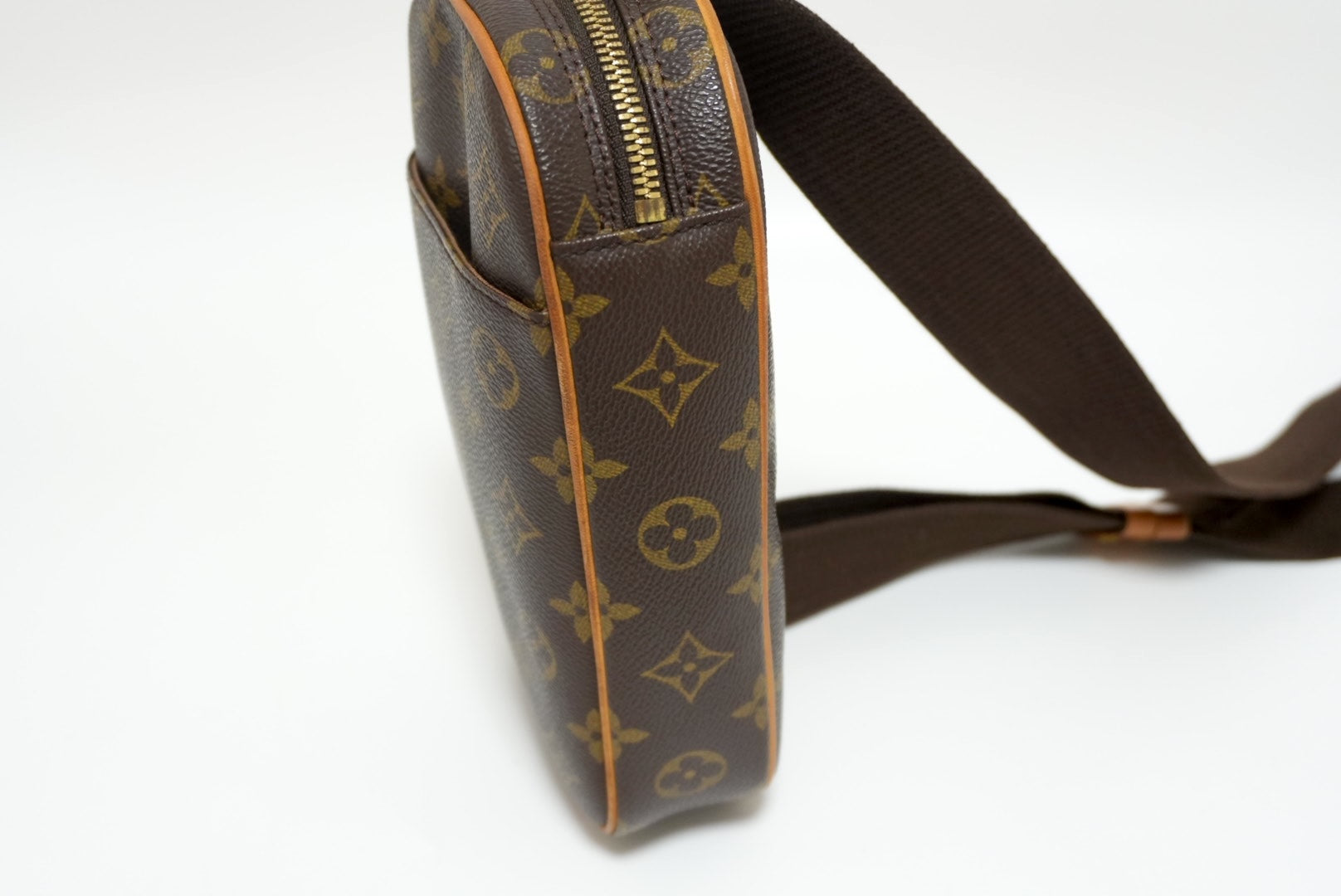 Louis Vuitton Pochette Gange Body Bag Used