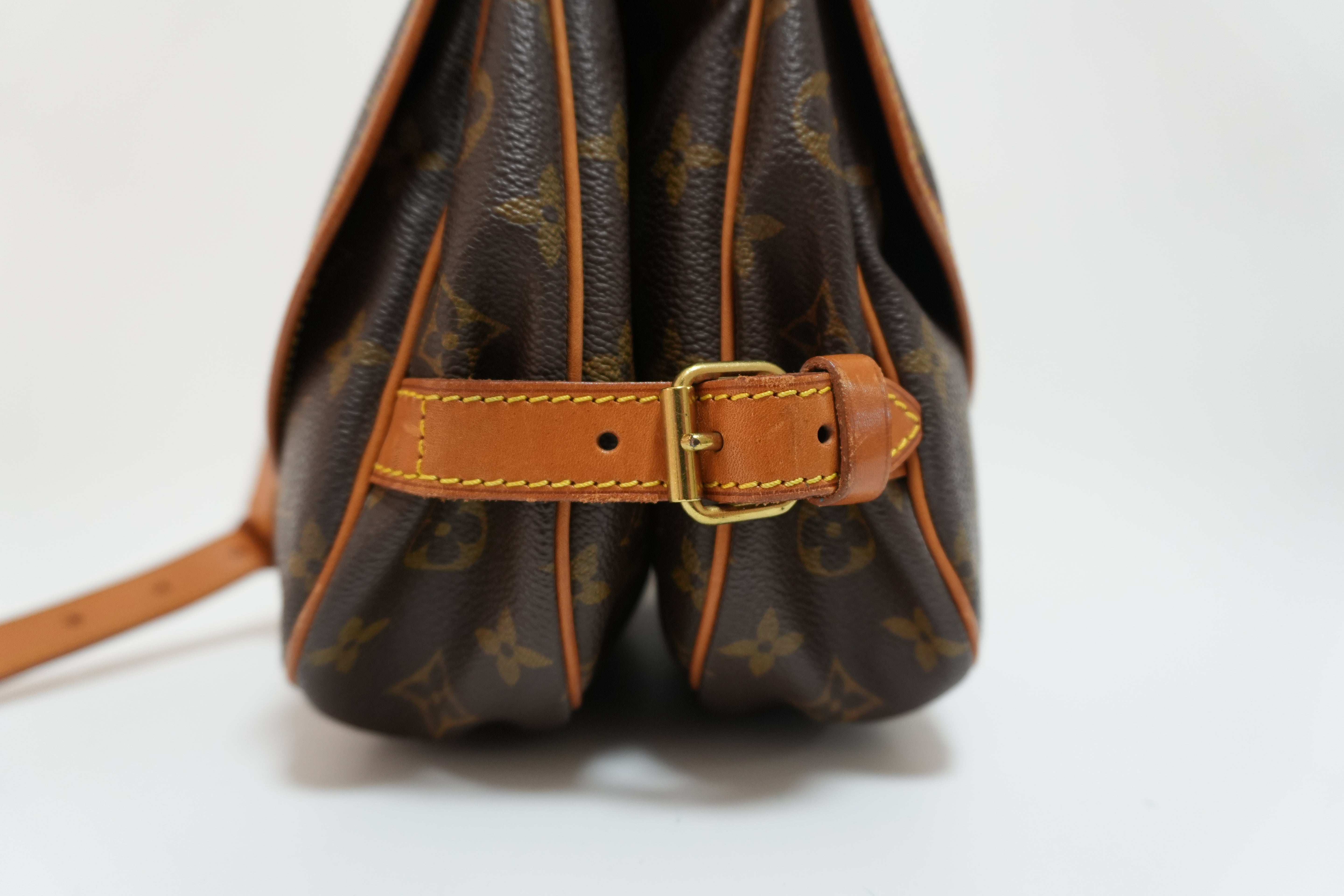 Louis Vuitton Saumur 30 Shoulder Bag Used