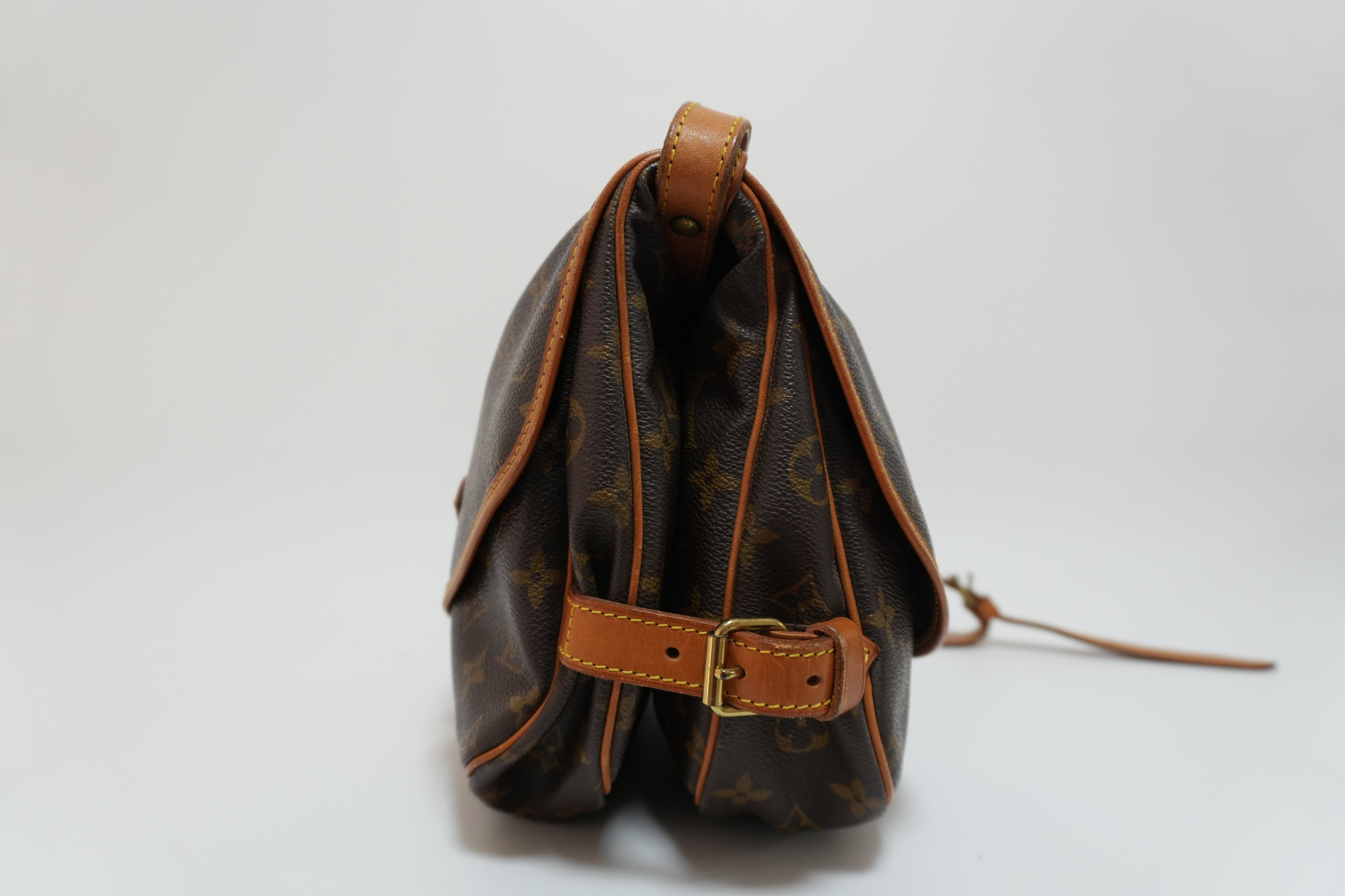 Louis Vuitton Saumur 30 Shoulder Bag Used