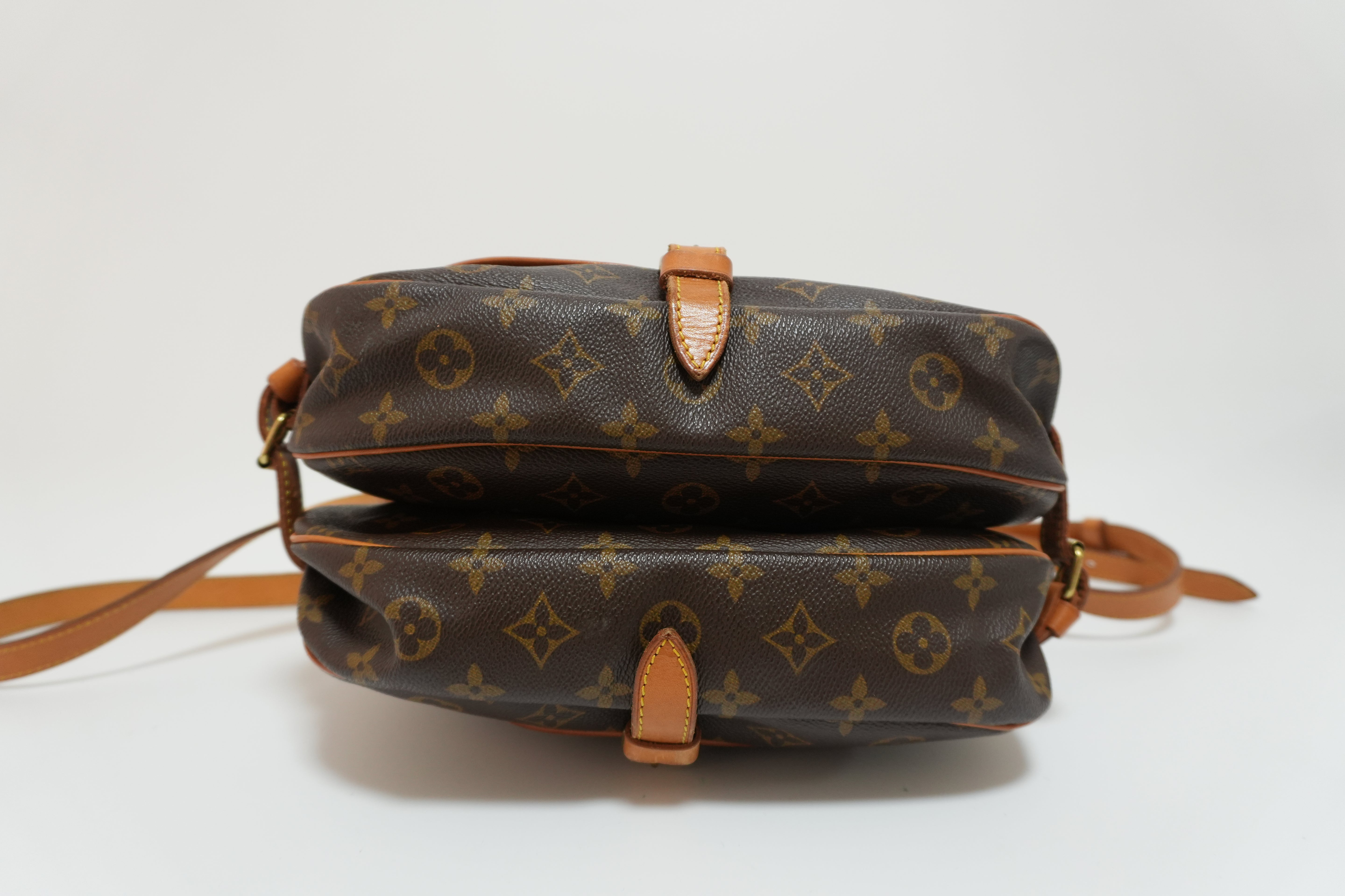 Louis Vuitton Saumur 30 Shoulder Bag Used