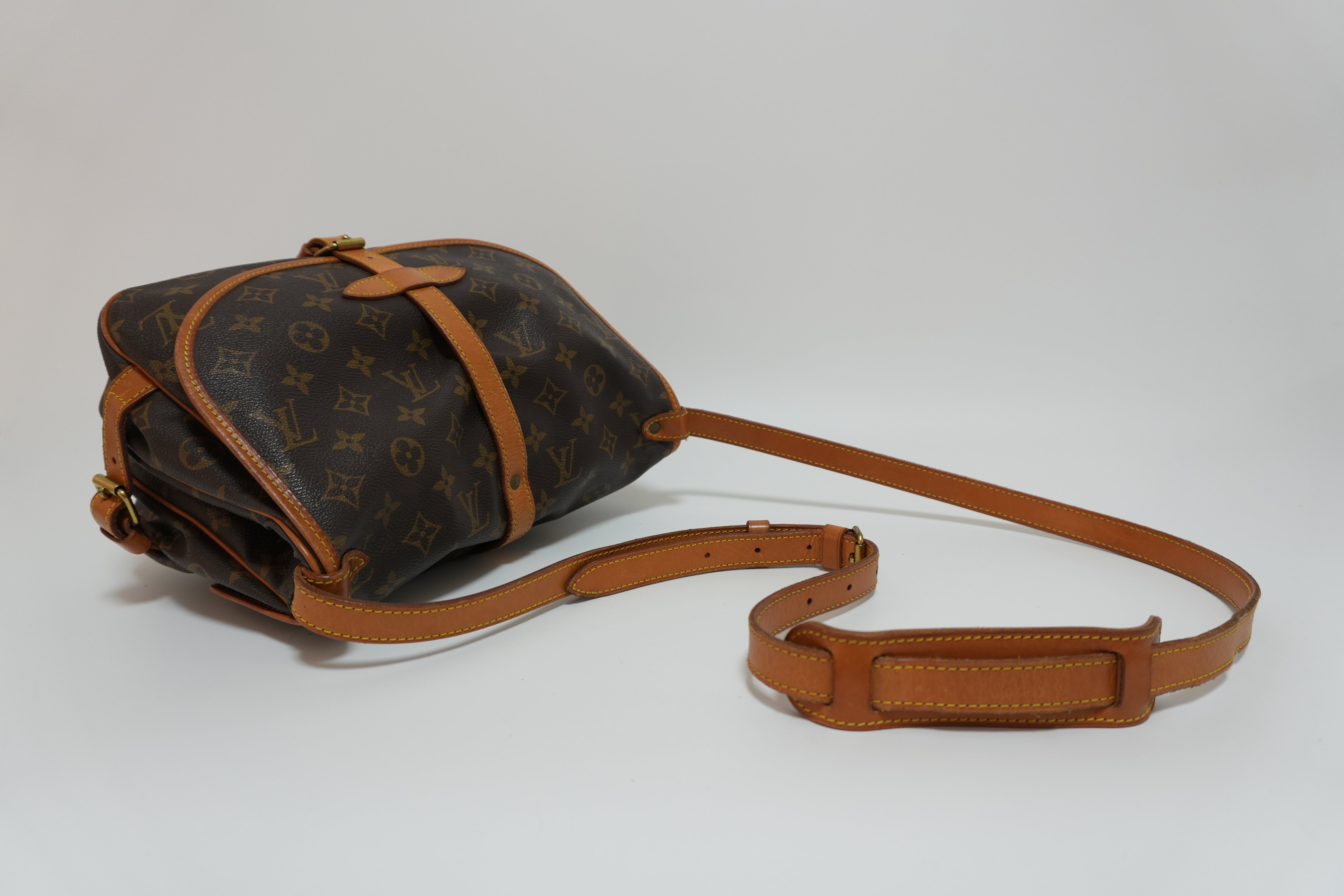 Louis Vuitton Saumur 30 Shoulder Bag Used