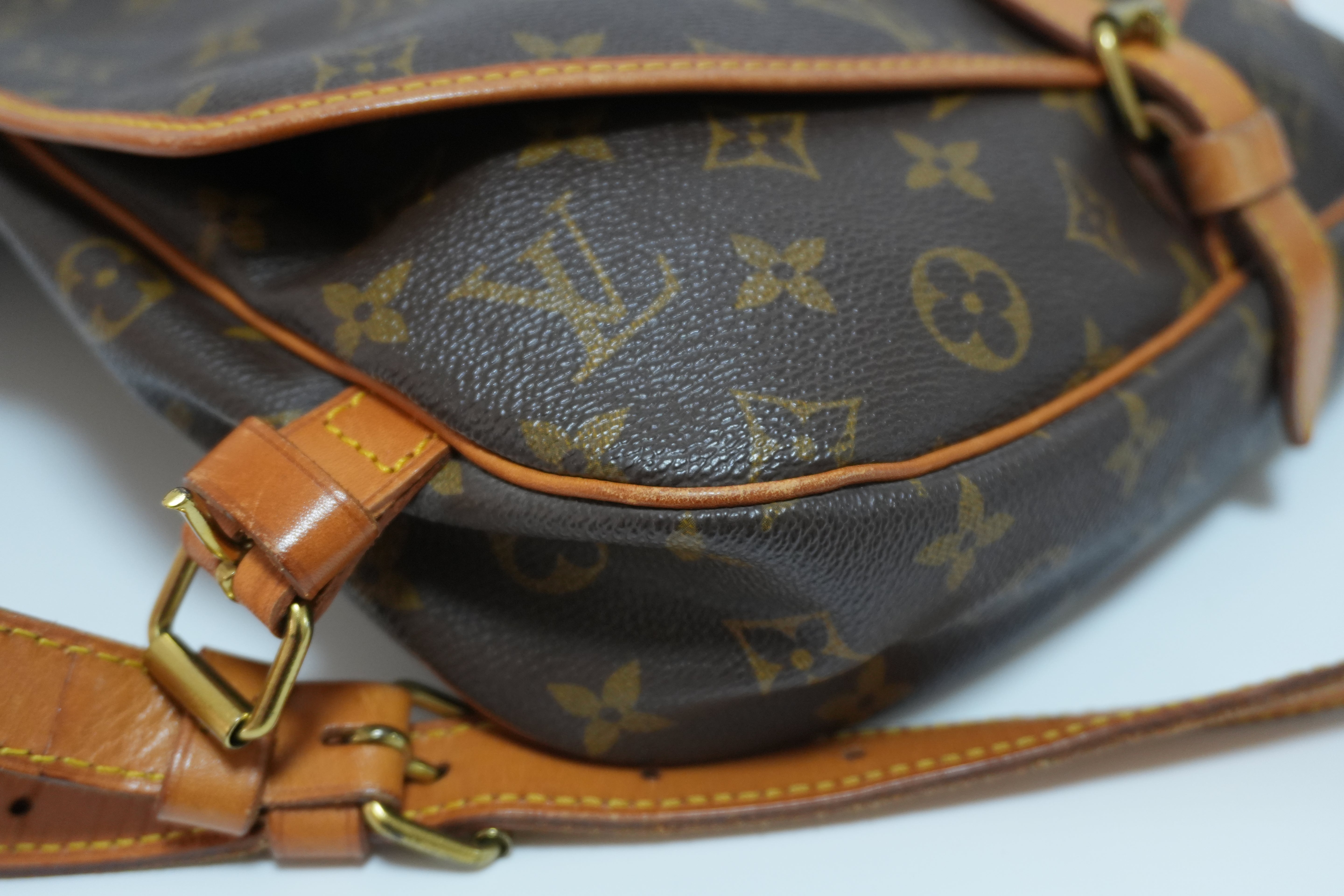 Louis Vuitton Saumur 30 Shoulder Bag Used