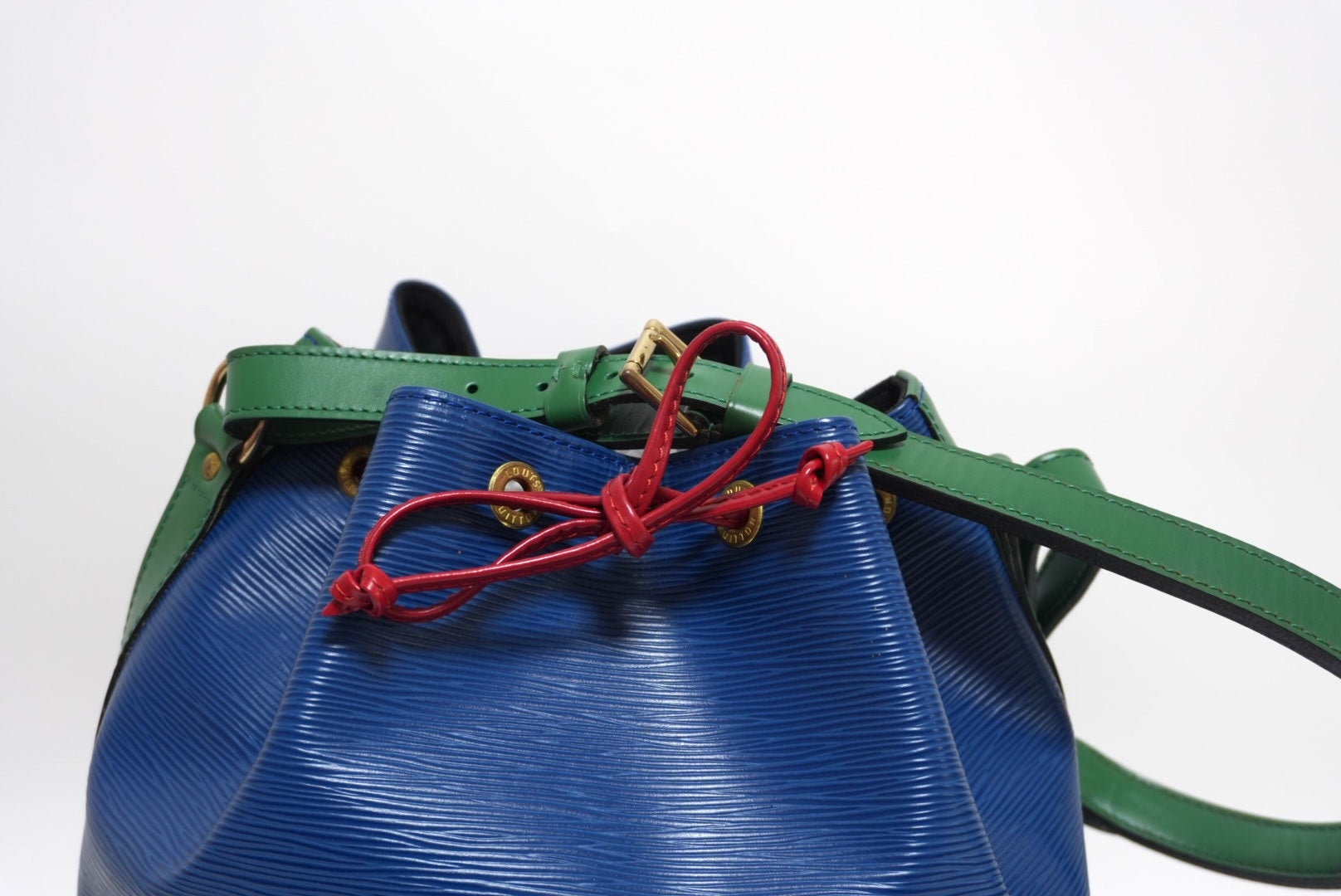 Louis Vuitton Noe GM Epi Tricolore Bucket Shoulder Bag Used (8864)