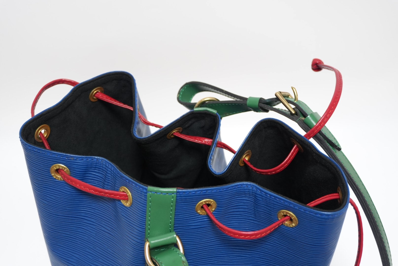 Louis Vuitton Noe GM Epi Tricolore Bucket Shoulder Bag Used