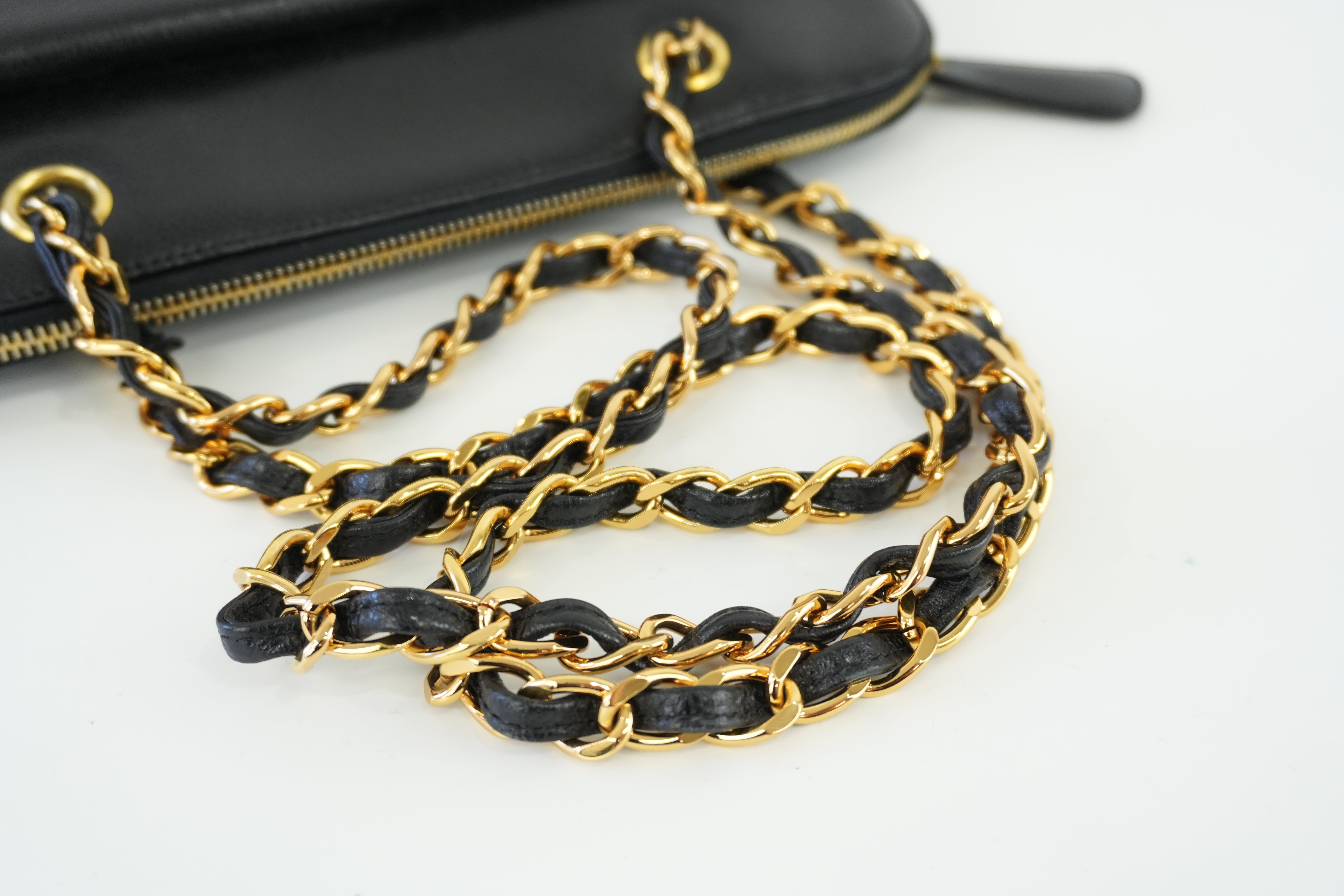 Chanel Chain Shoulder Bag Black Caviar Used