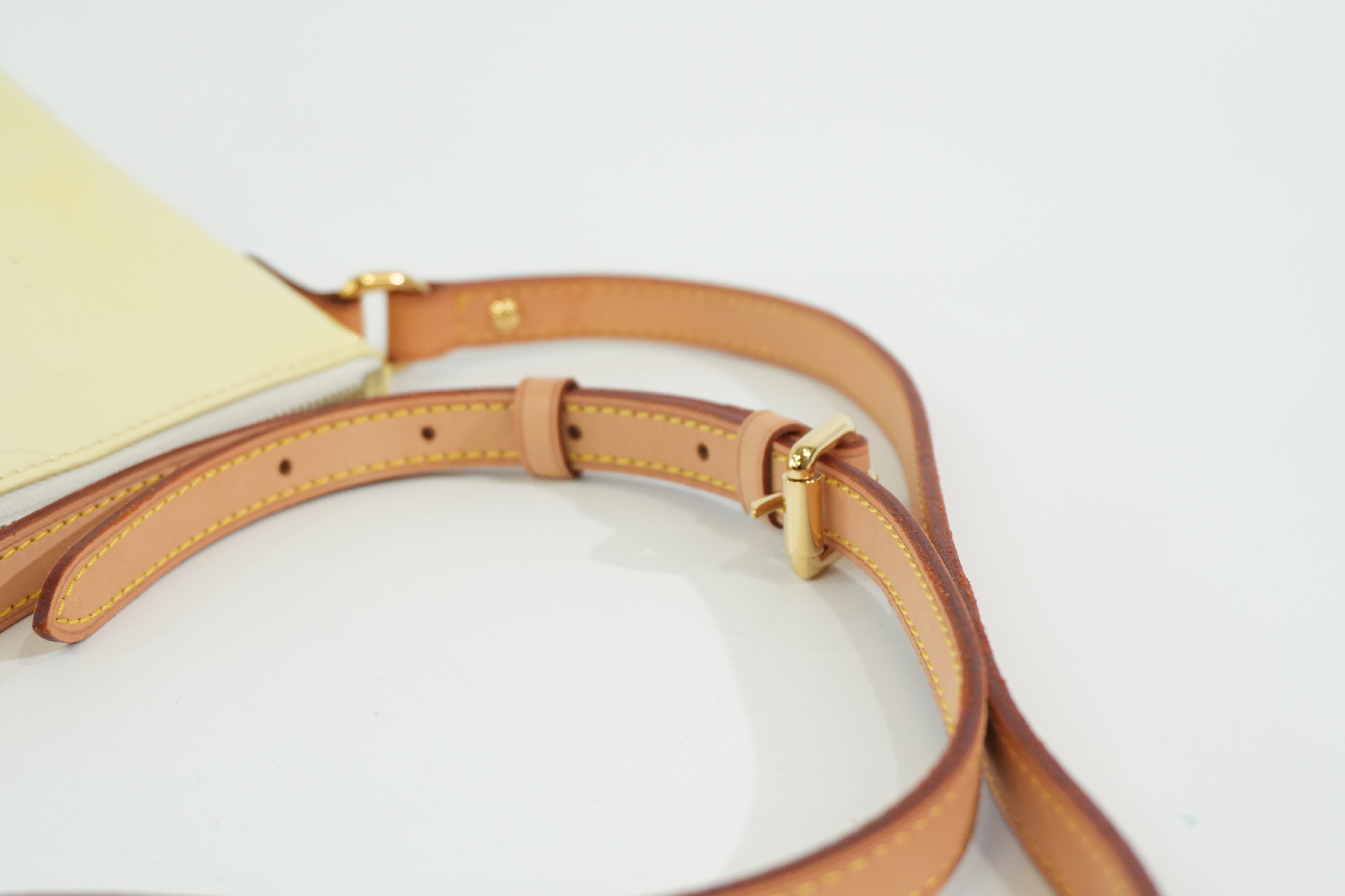 Pre-owned Louis Vuitton Vernis Minna Street Crossbody Bag Yellow