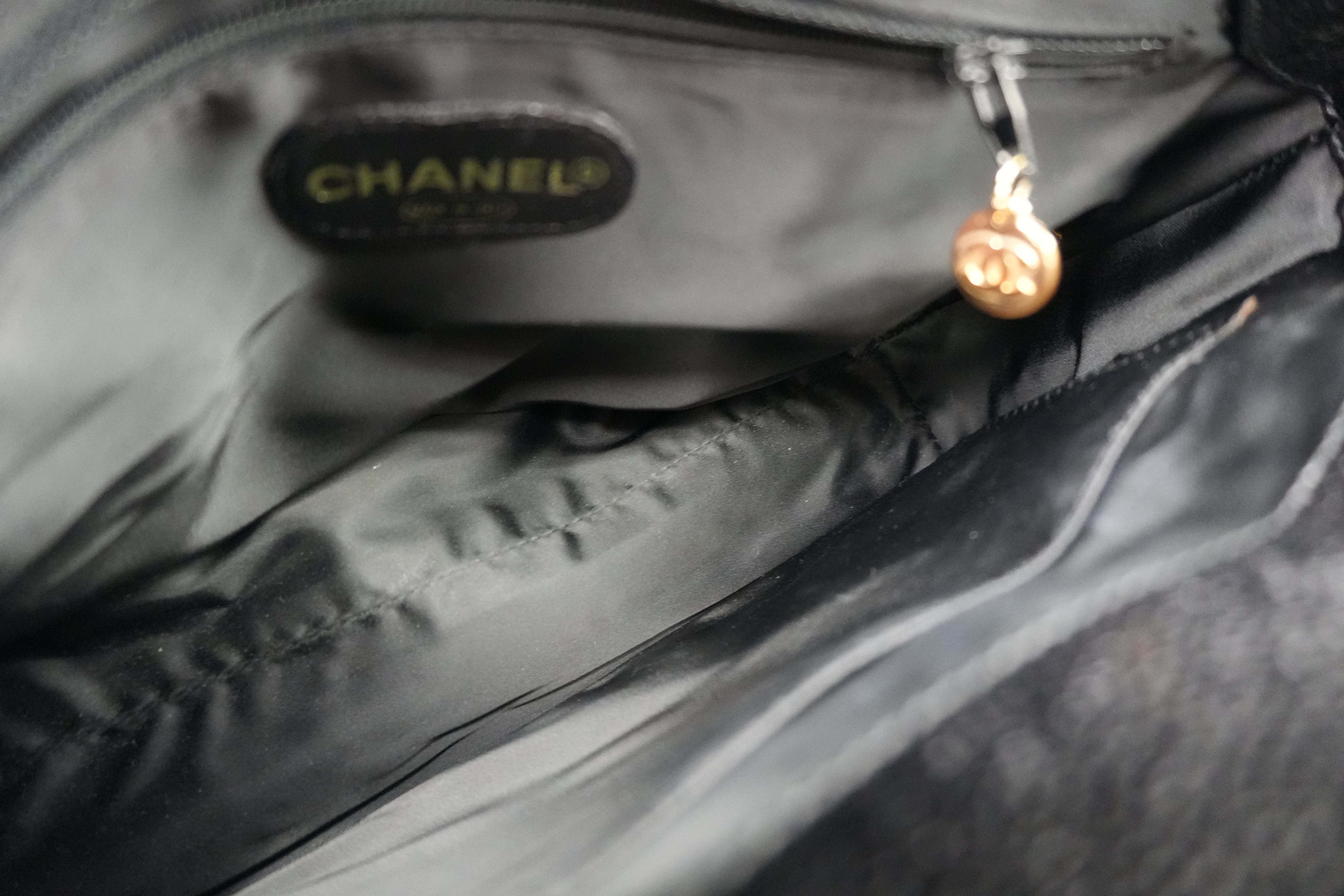 Chanel Chain Shoulder Bag Black Caviar Used