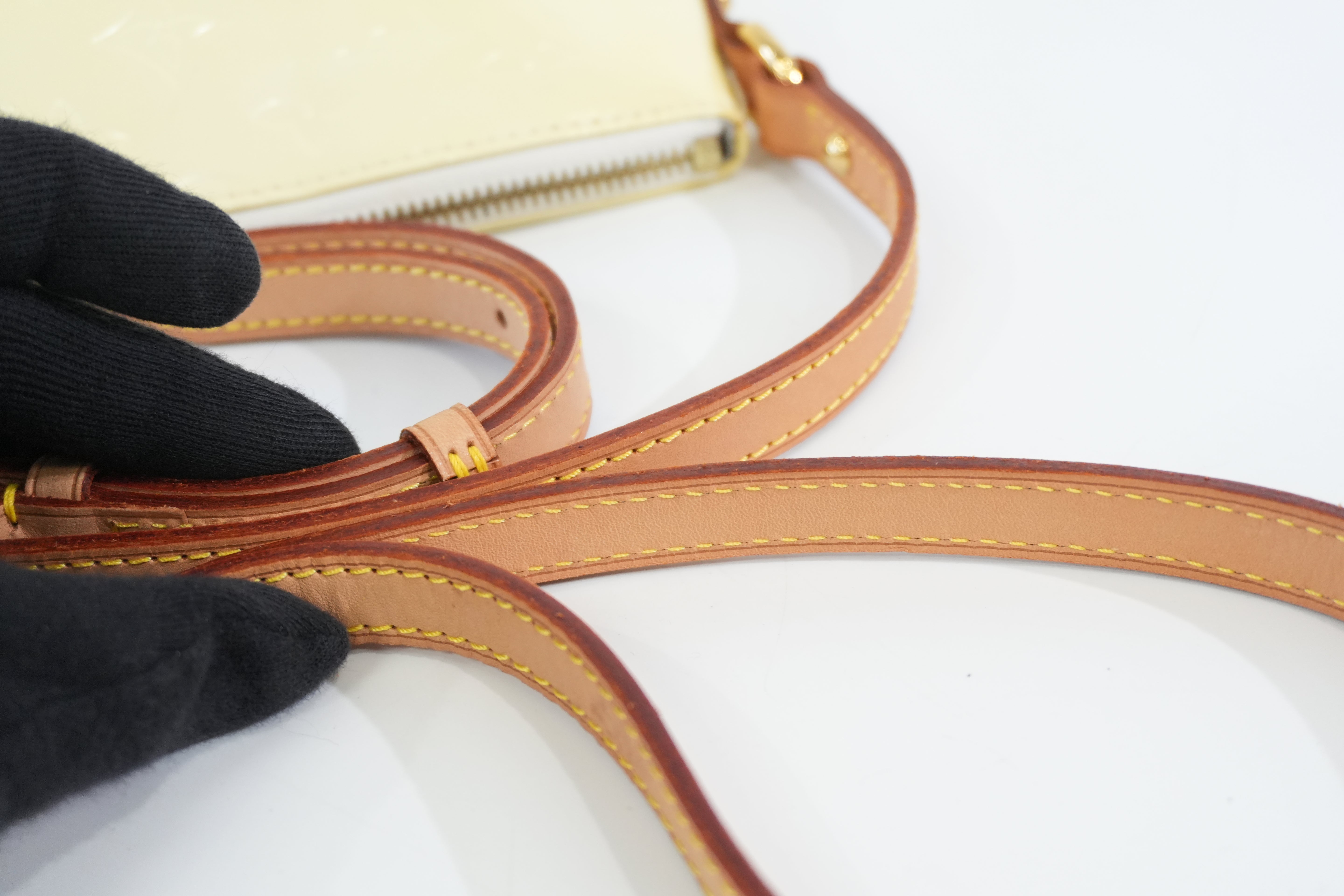 Pre-owned Louis Vuitton Vernis Minna Street Crossbody Bag Yellow