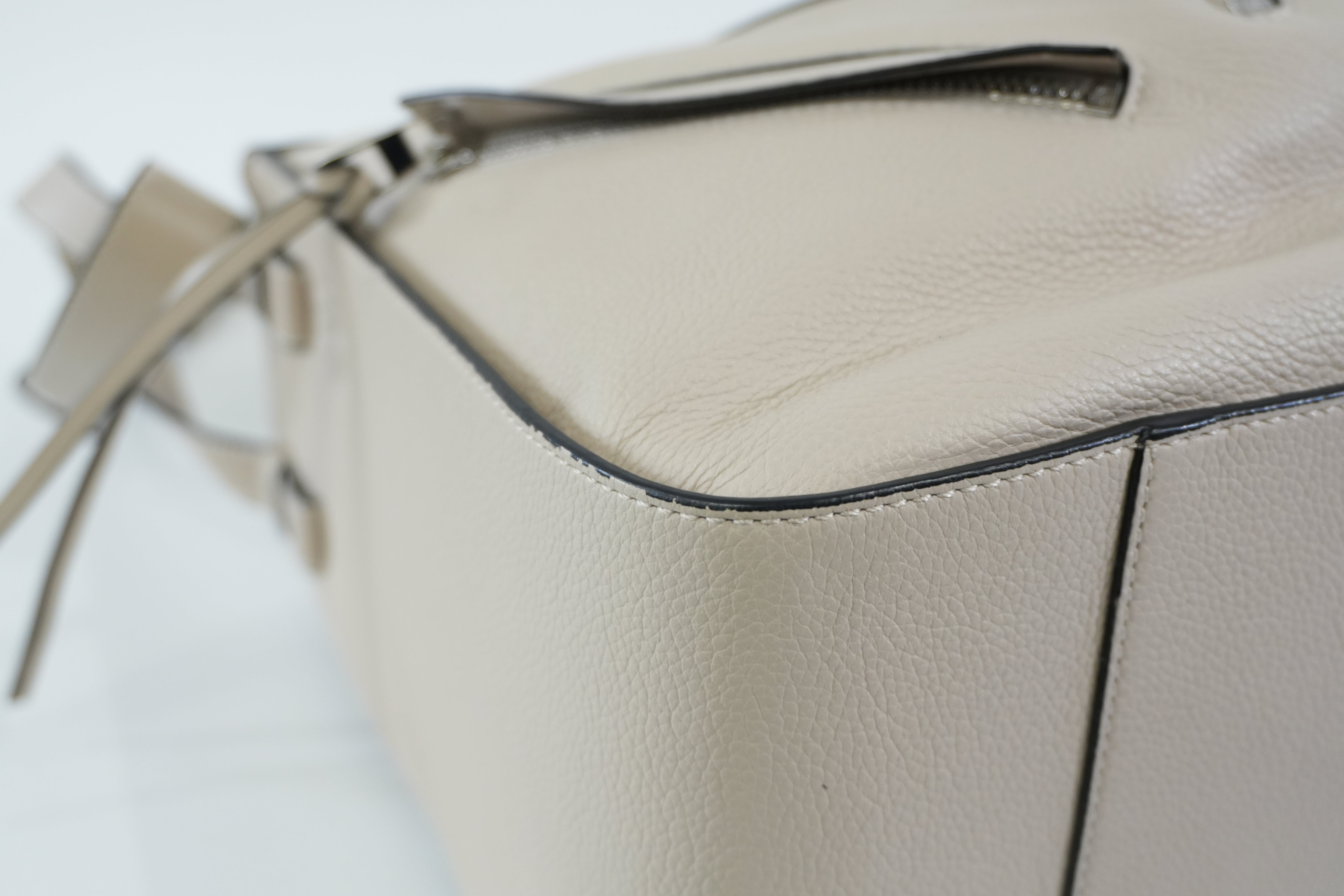 Pre-owned Loewe Hammock Shoulder Bag Ivory