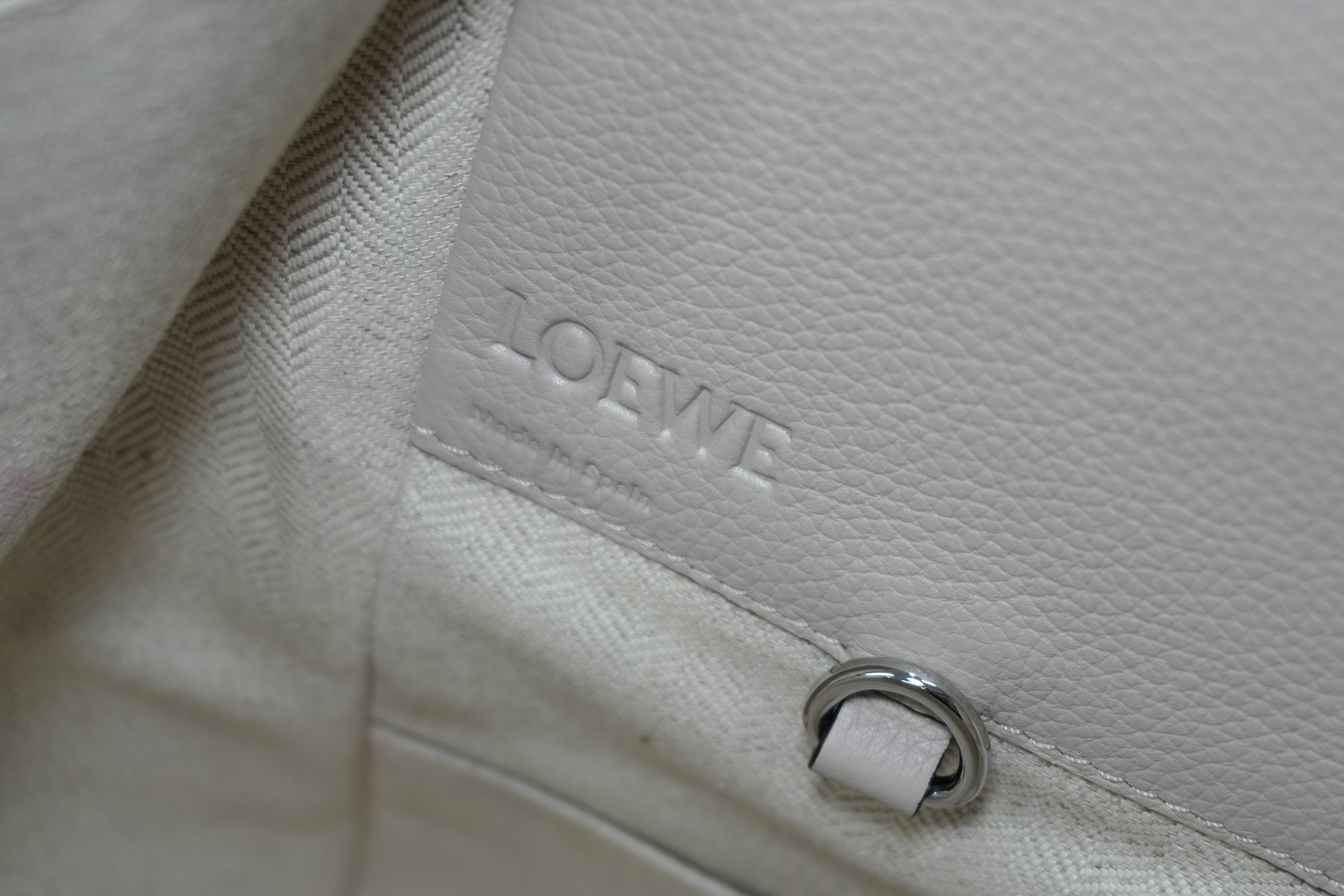 Pre-owned Loewe Hammock Shoulder Bag Ivory