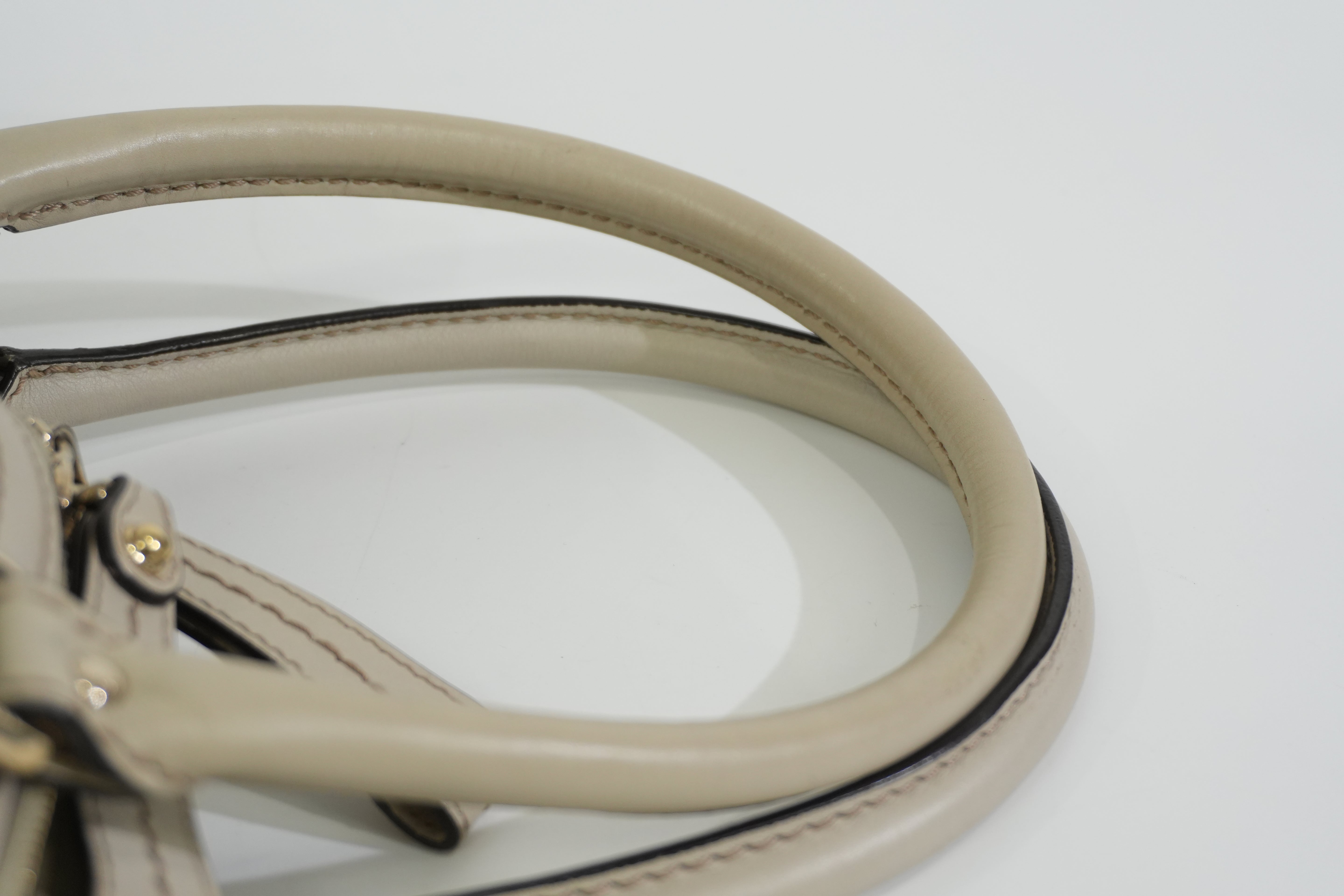 Pre-owned Gucci Two Way Sukey Shoulder Bag Ivory