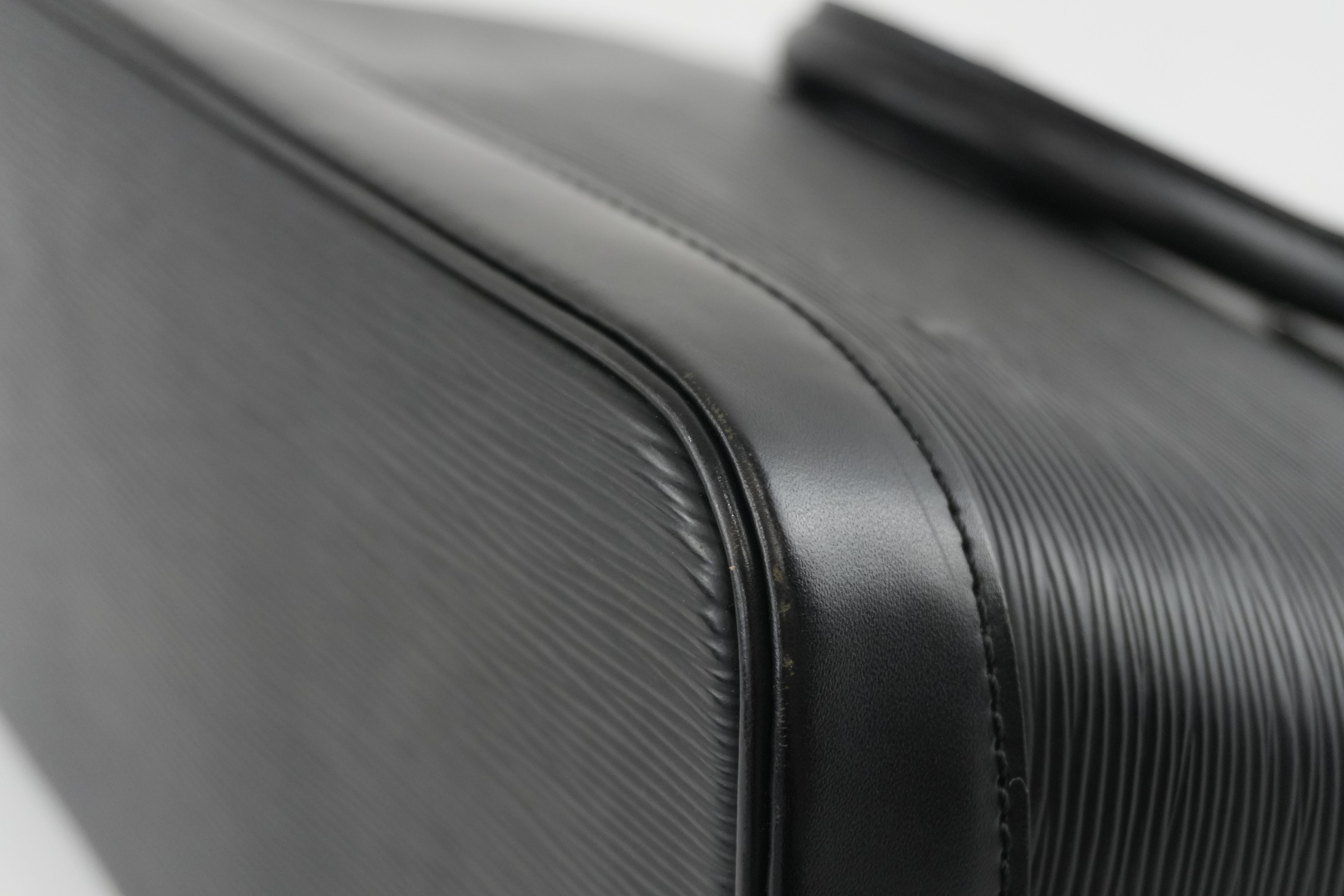 Louis Vuitton Epi Alma Handbag Black Used