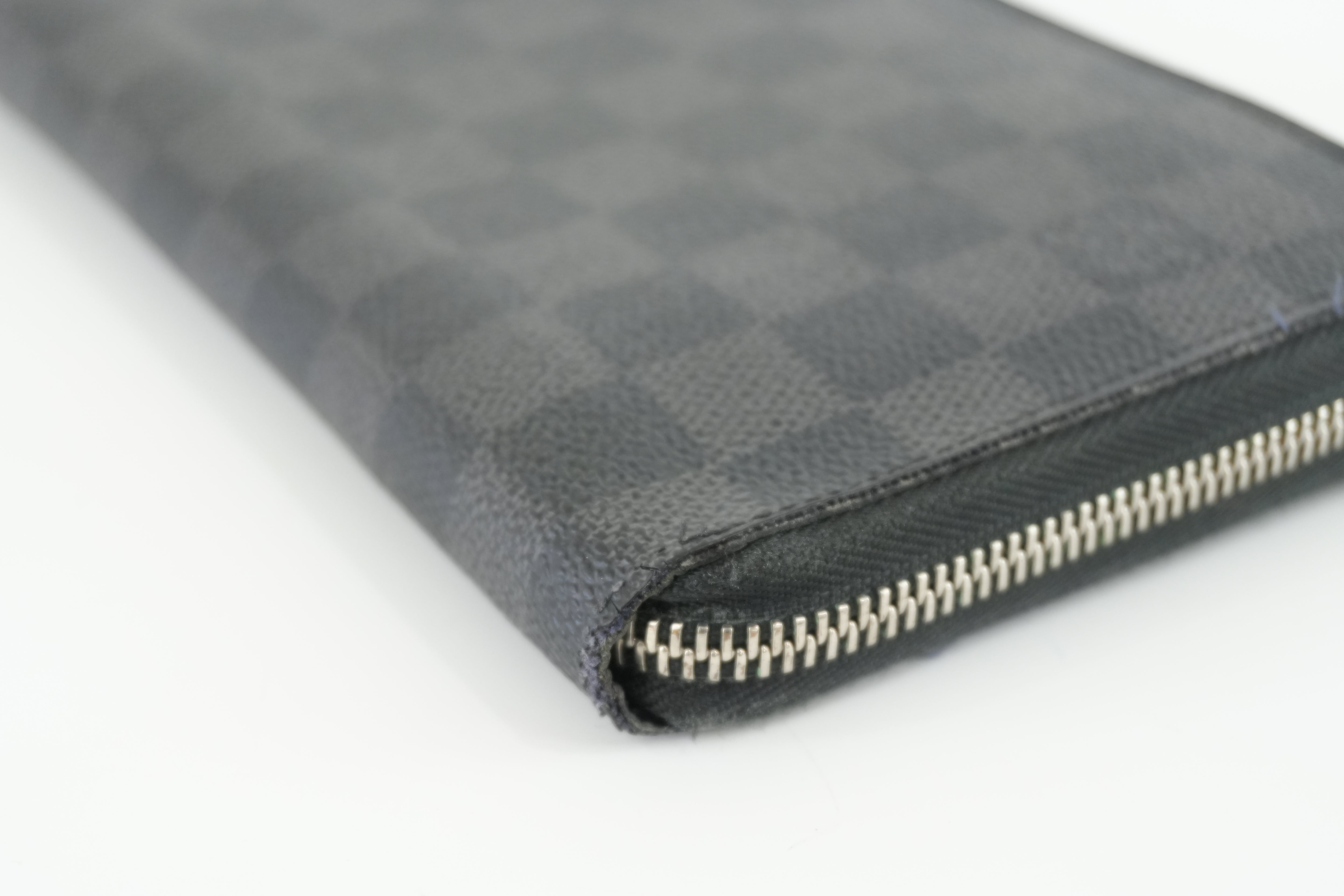 Louis Vuitton Damier Graphite Zippy Organizer Used