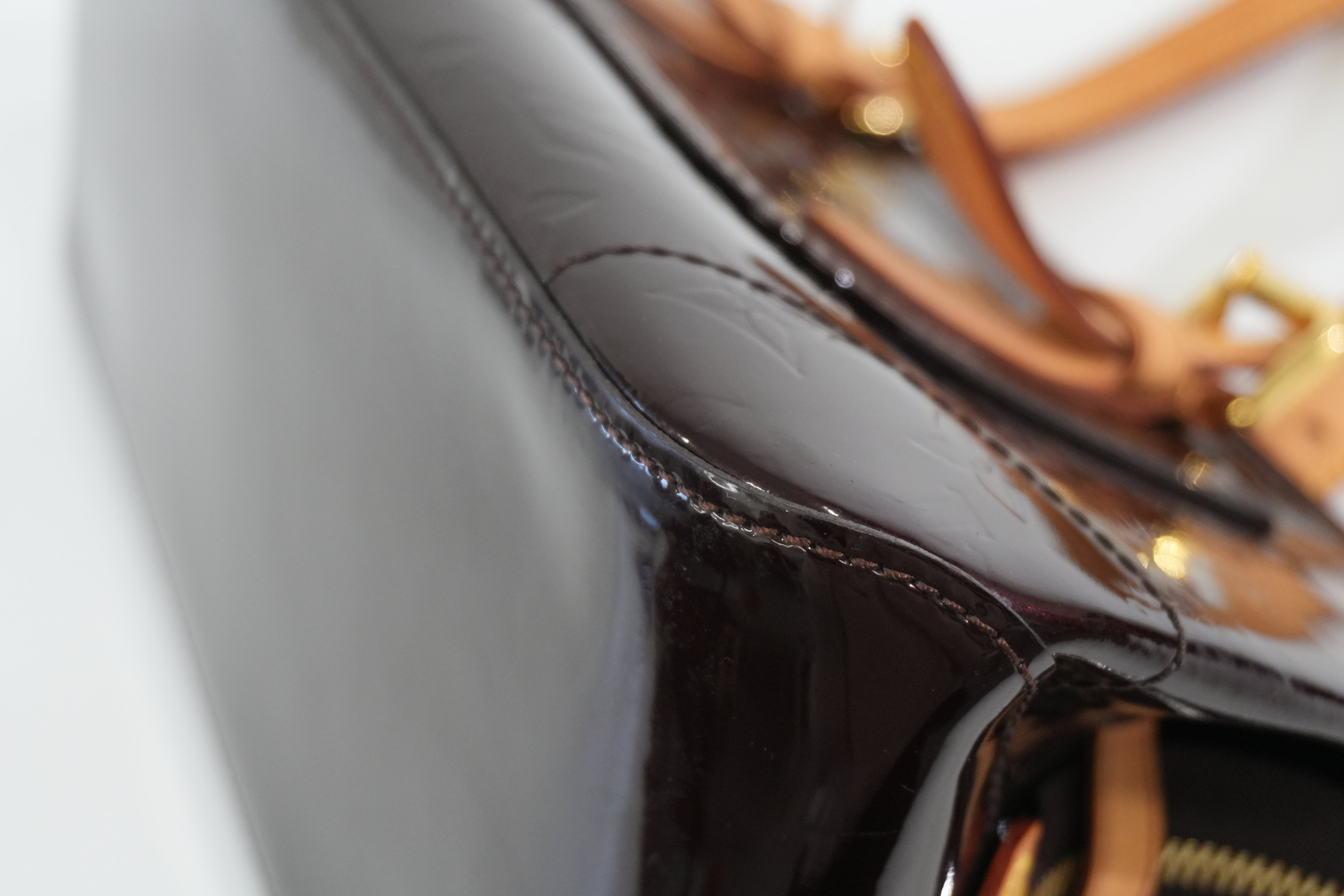 Pre-owned Louis Vuitton Vernis Rosewood Avenue Handbag Amarante