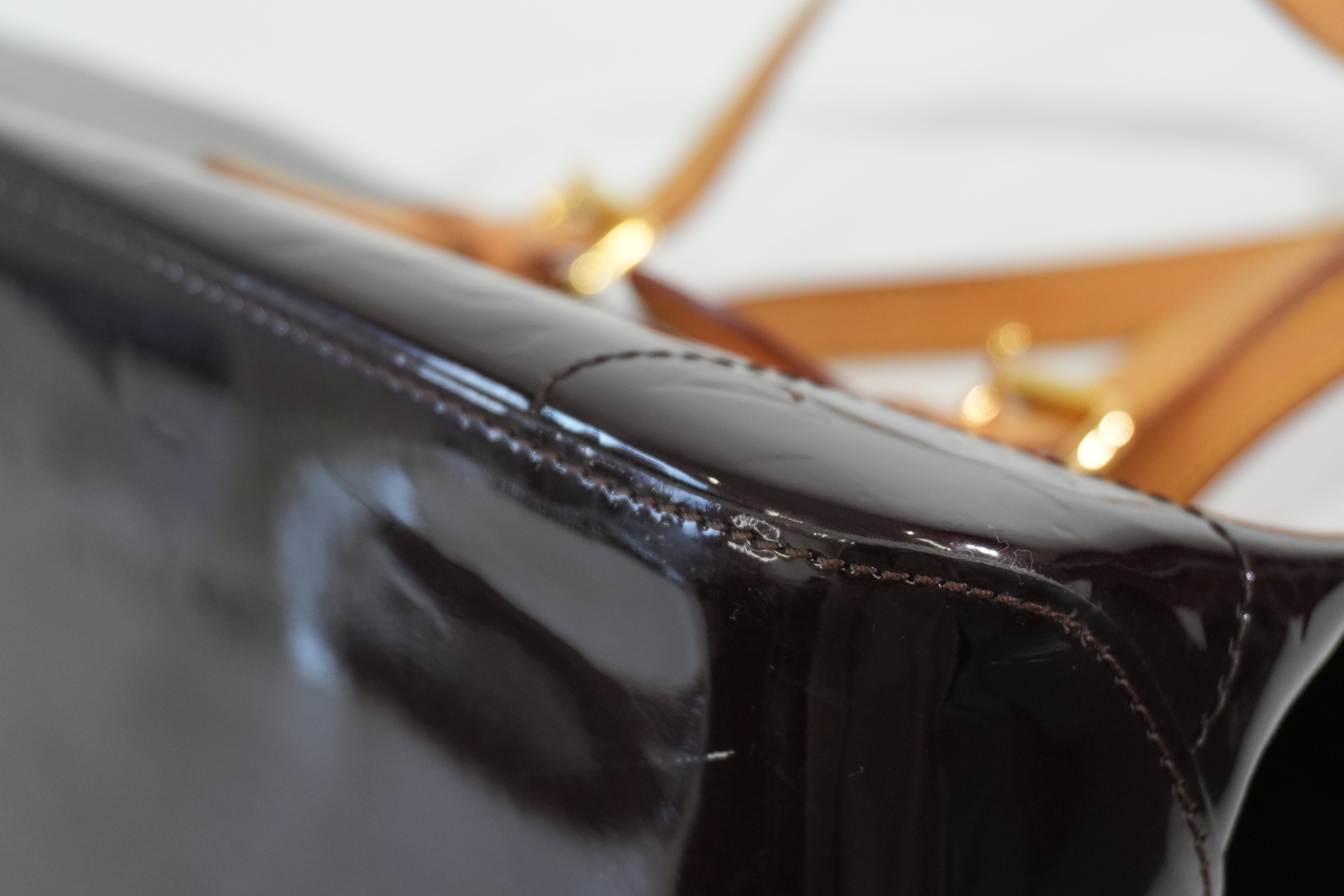 Pre-owned Louis Vuitton Vernis Rosewood Avenue Handbag Amarante