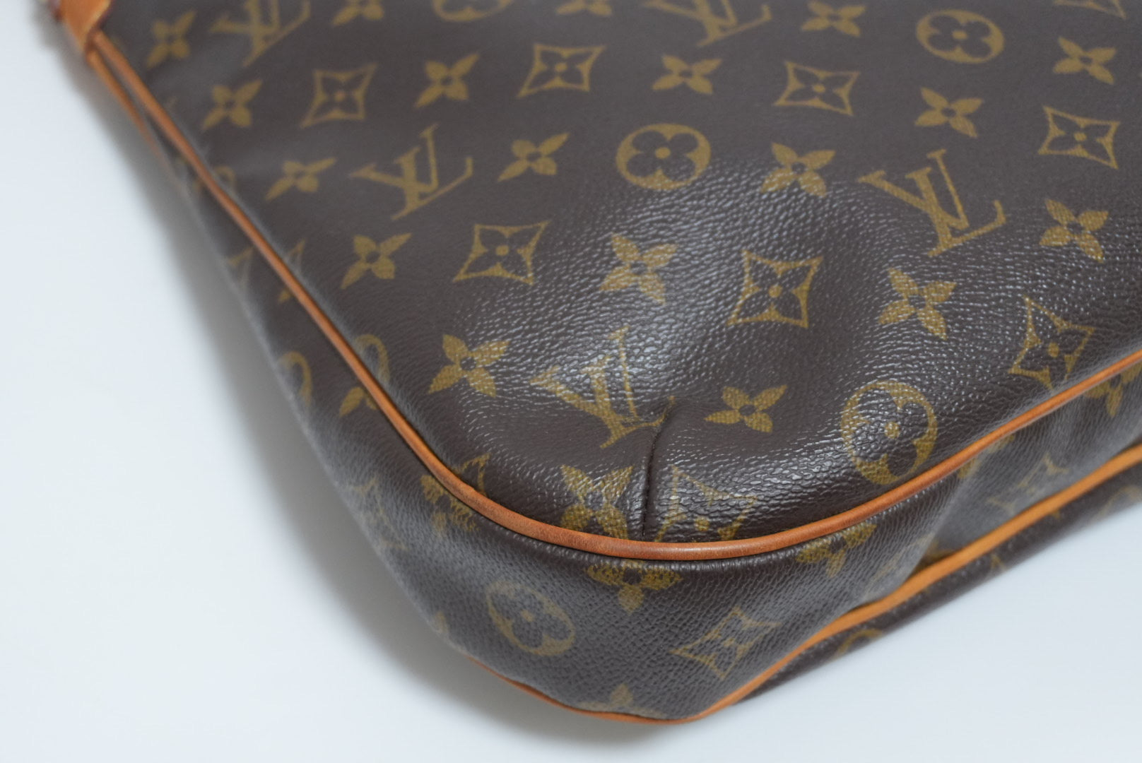 Louis Vuitton Odeon MM Shoulder Bag Used