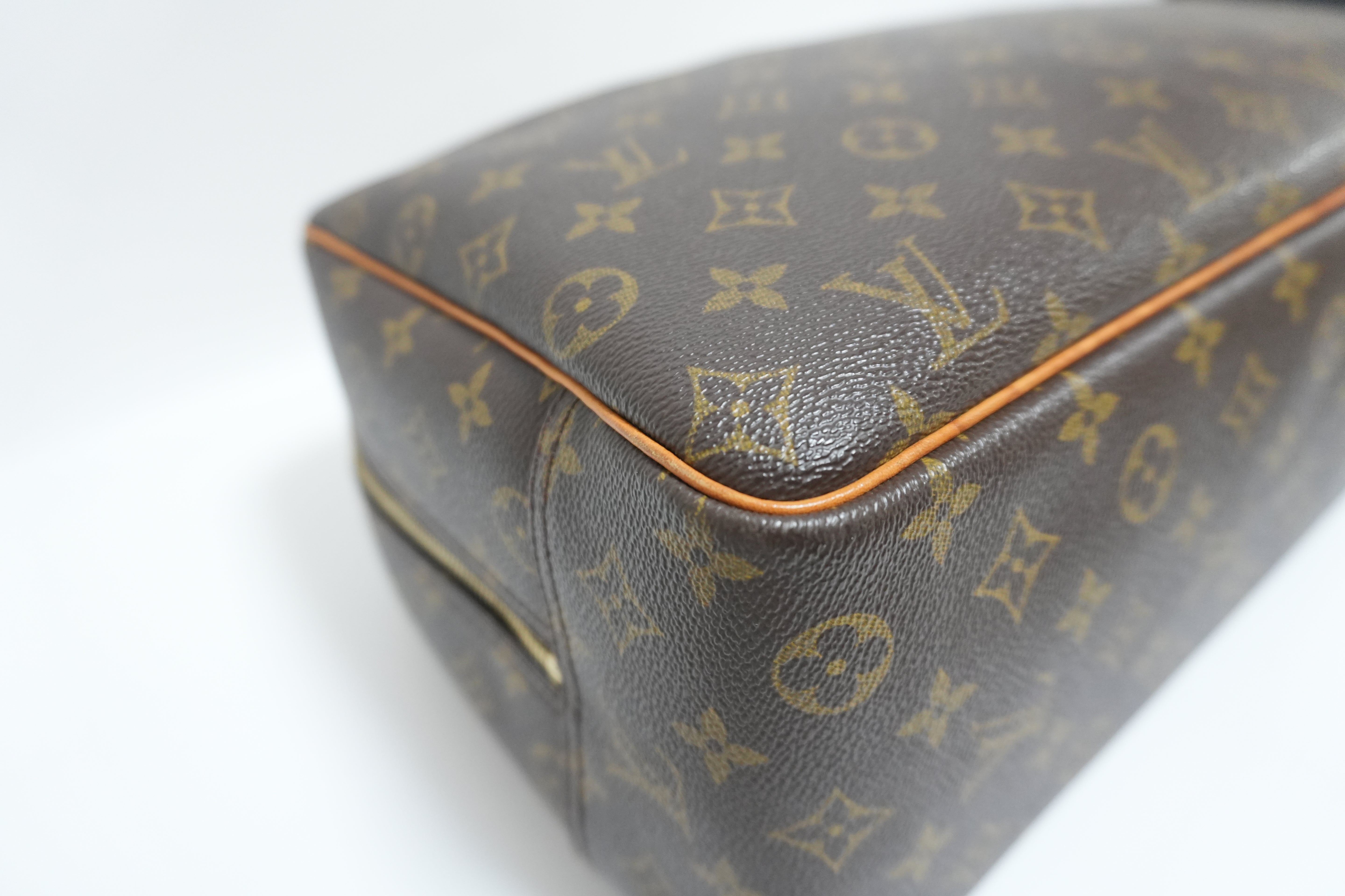 Louis Vuitton Deauville Handbag Used