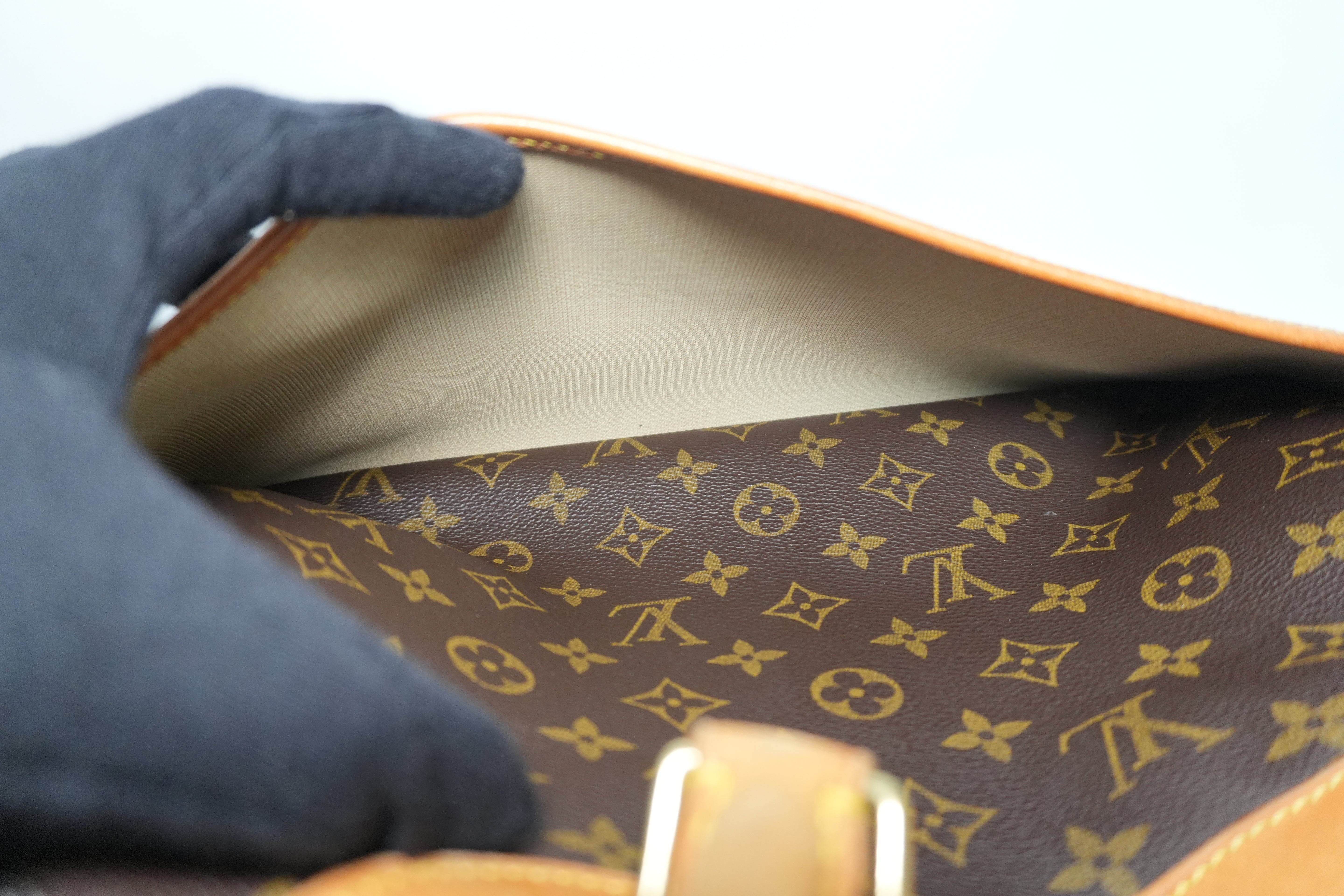 Louis Vuitton Deauville Handbag Used