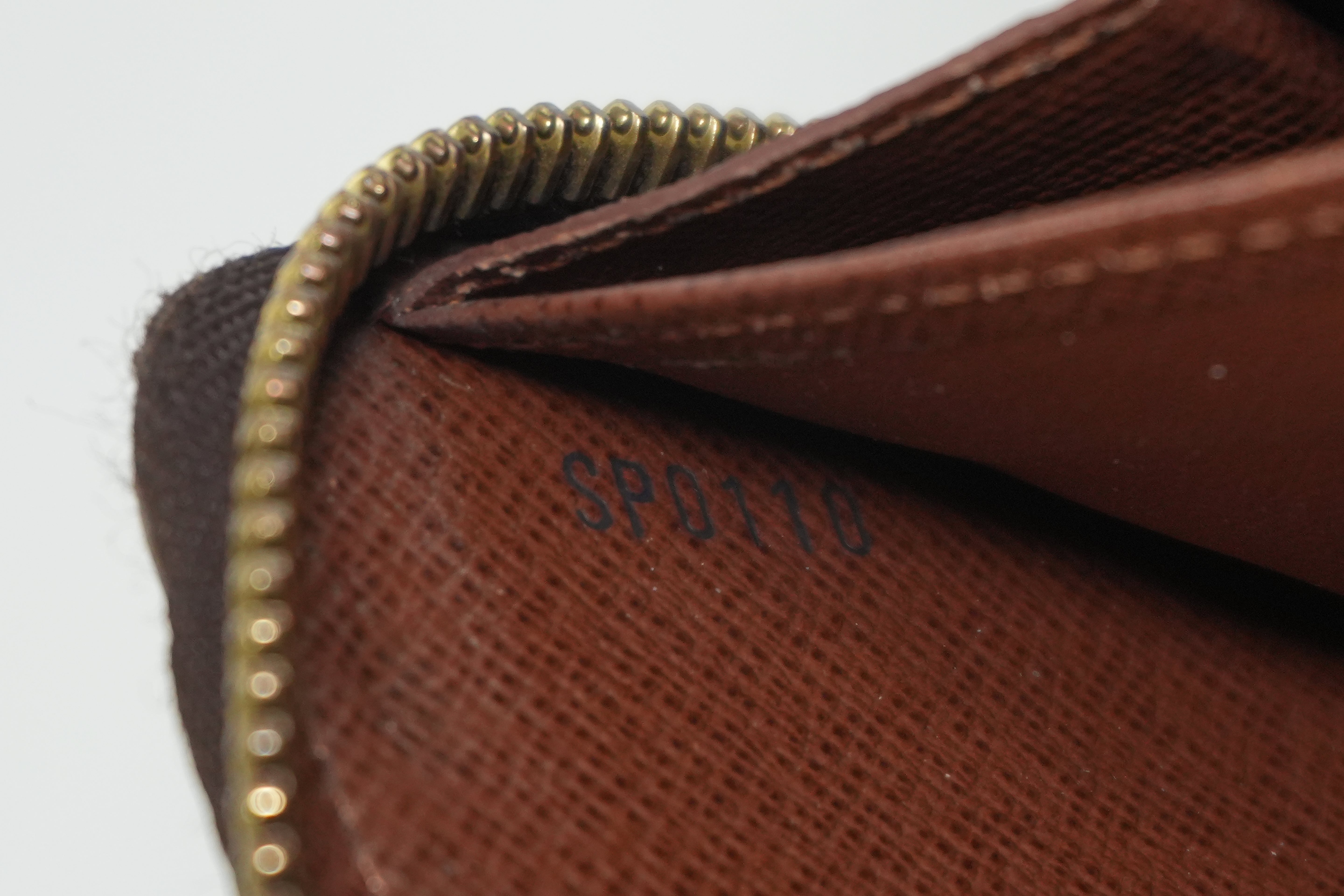 Louis Vuitton Monogram Zippy Wallet Used