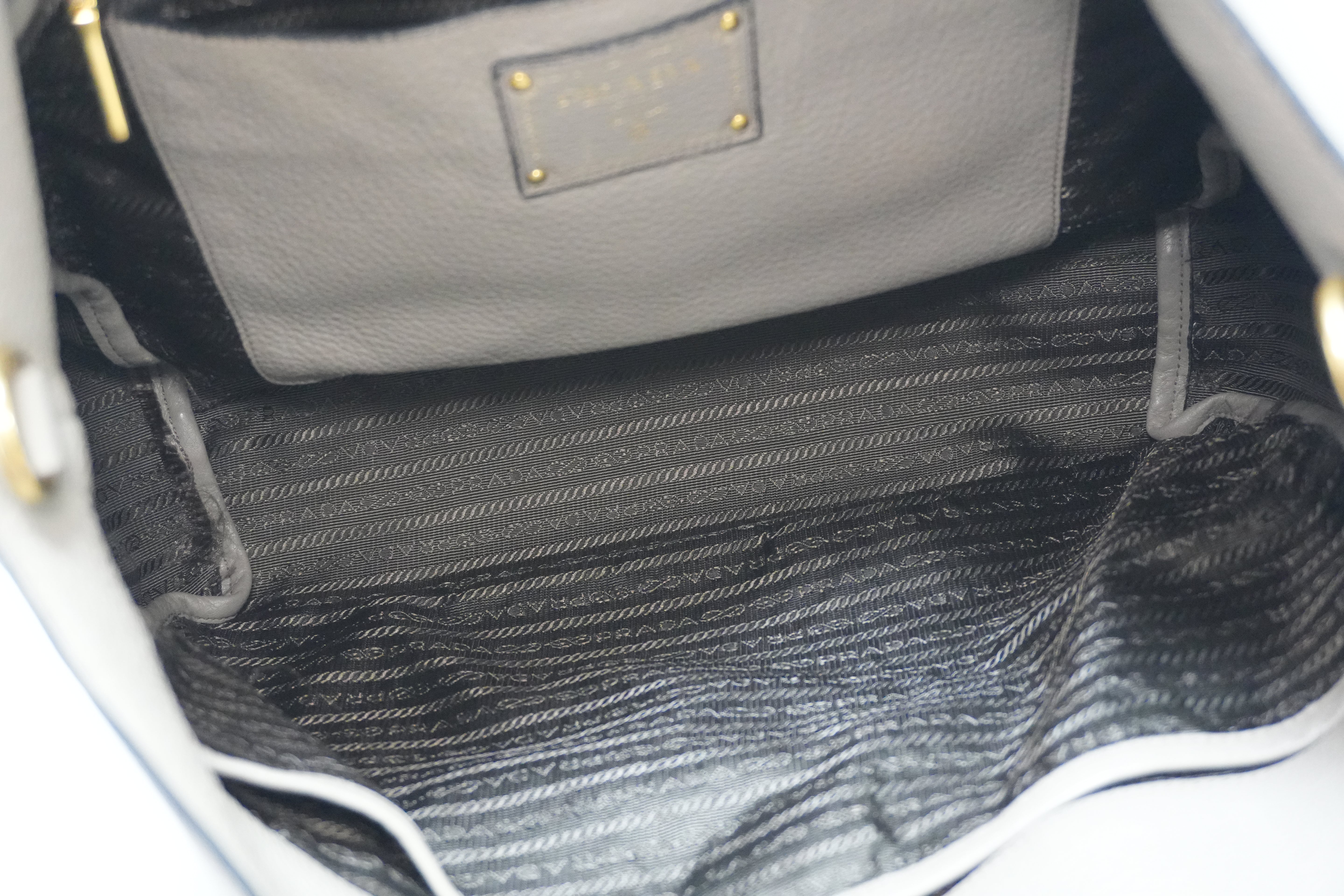 Borsa tote Prada in pelle Daino usata