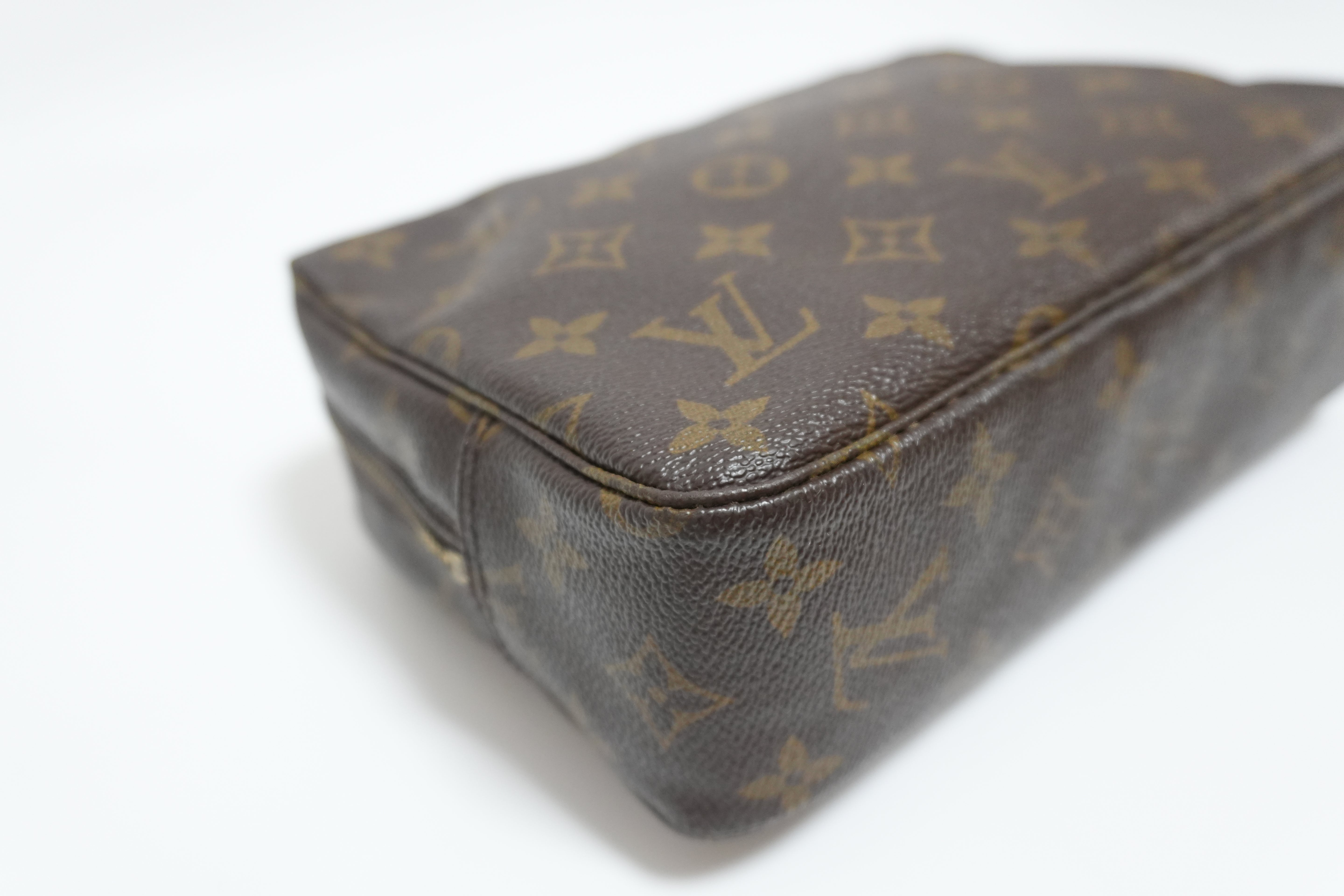 Louis Vuitton Trousse 23 Used