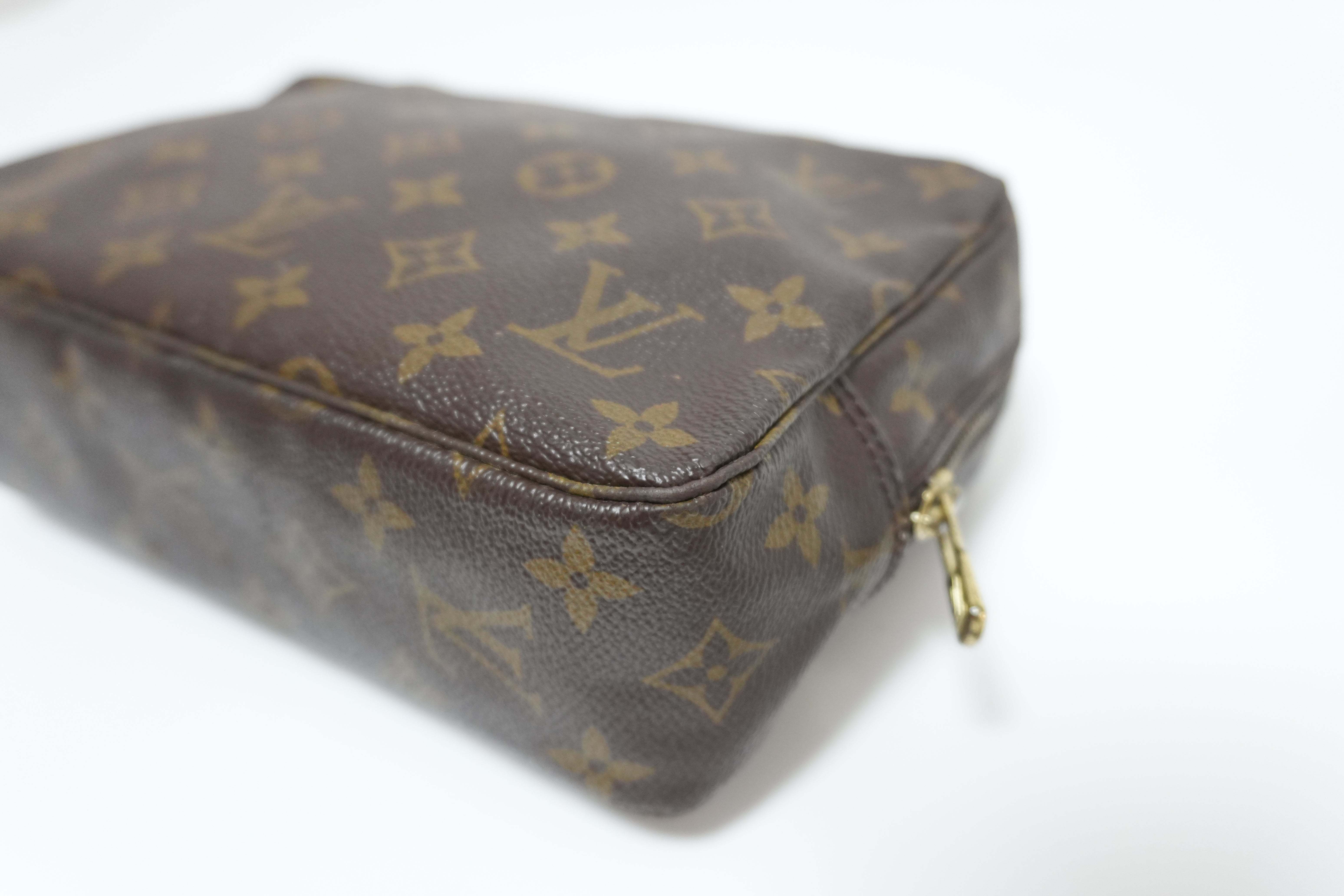 Louis Vuitton Trousse 23 2024