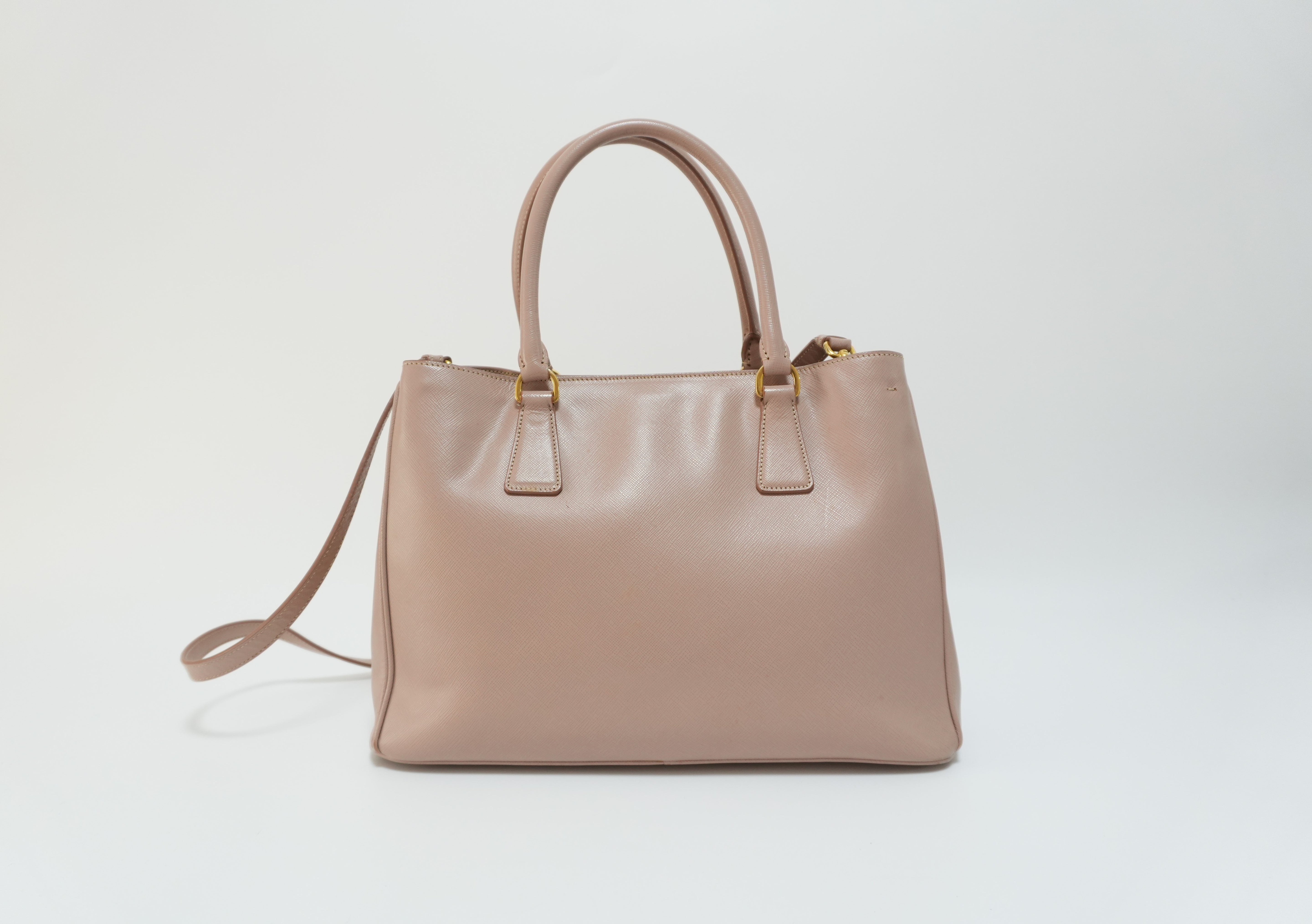 Borsa Prada Saffiano Two Way rosa usata