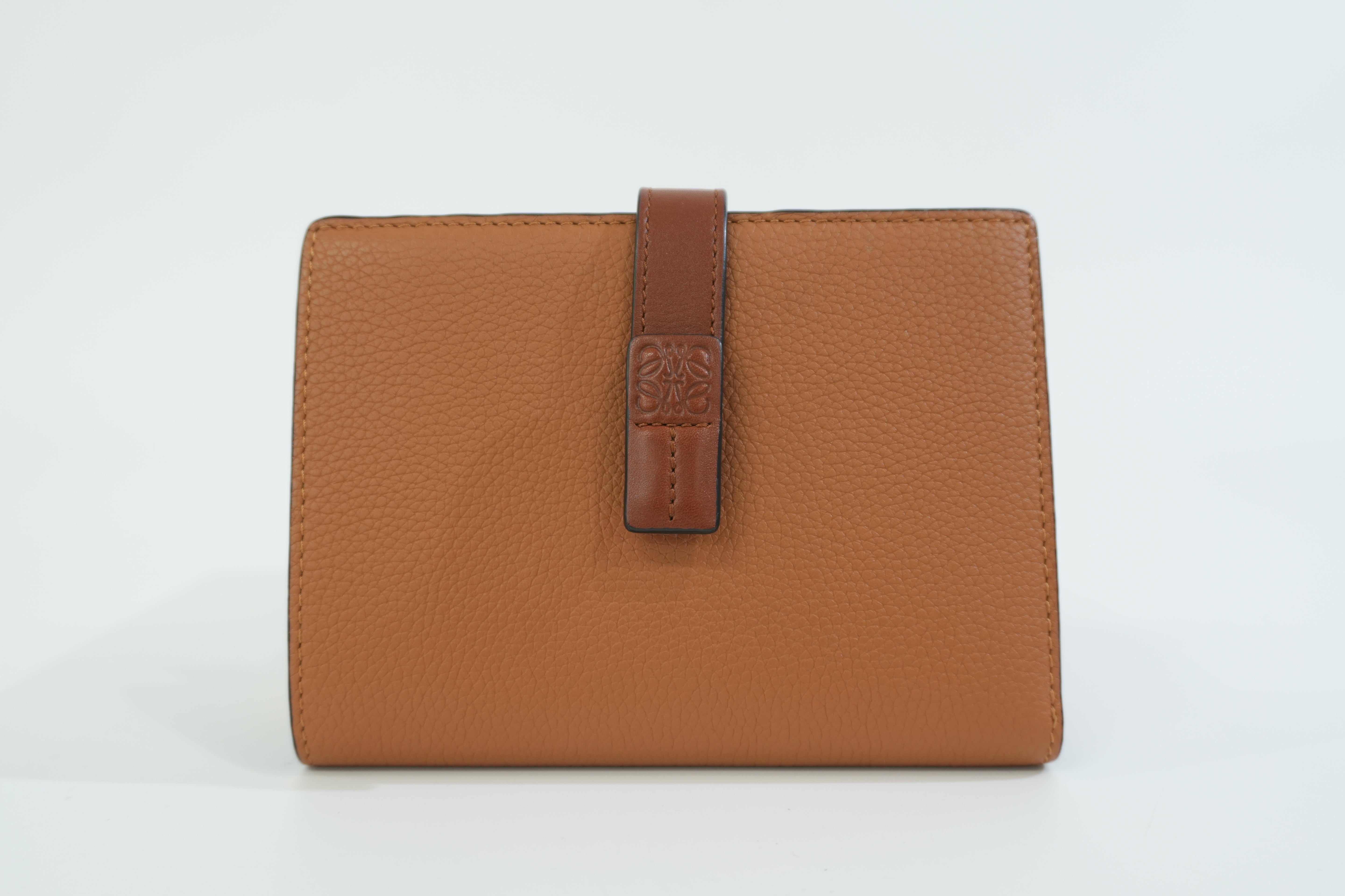 Pre-owned Loewe Leather Cover Wallet Brown Used