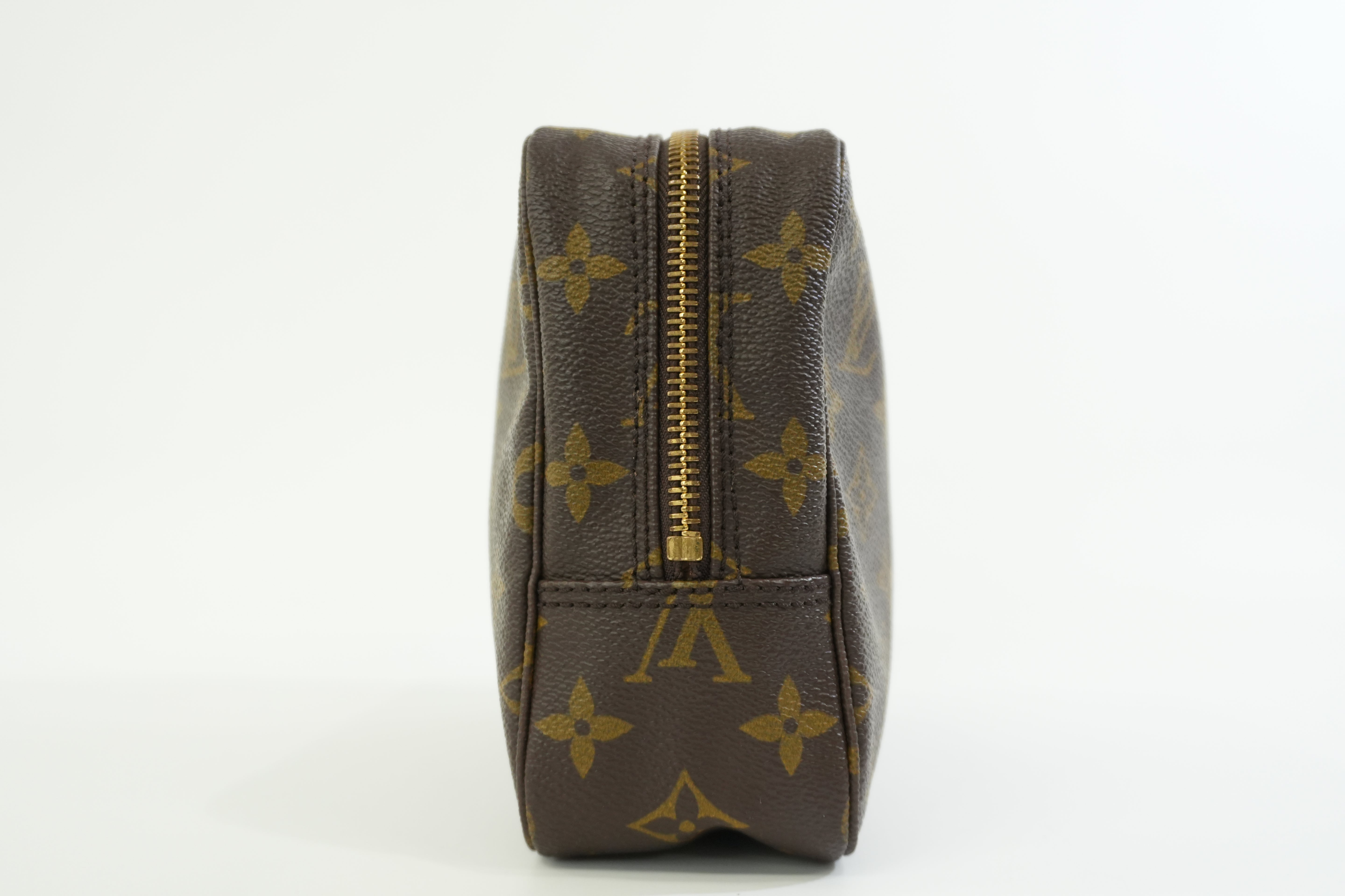Pre-owned Louis Vuitton Monogram Trousse 23 Used