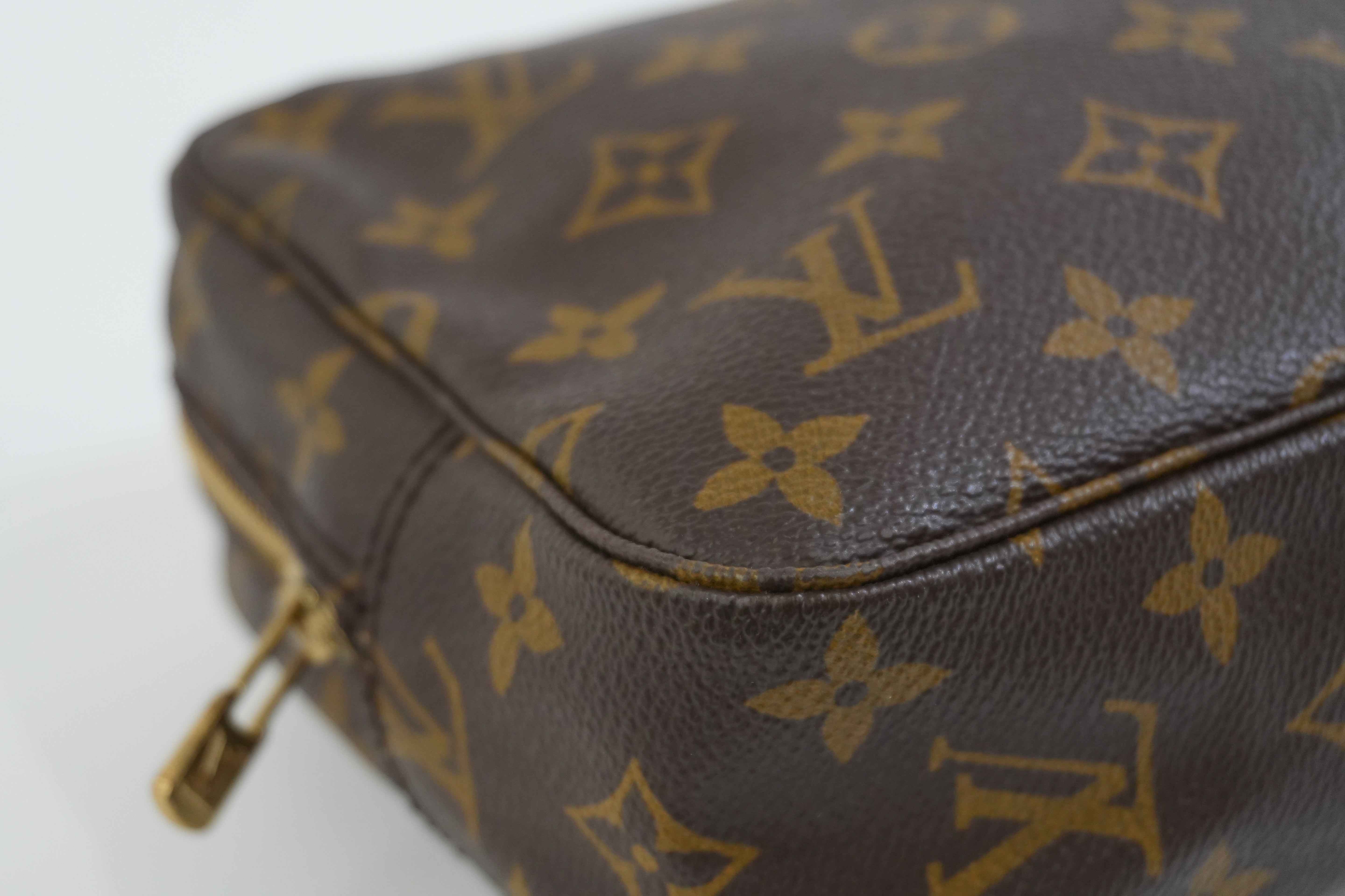 Pre-owned Louis Vuitton Monogram Trousse 23 Used
