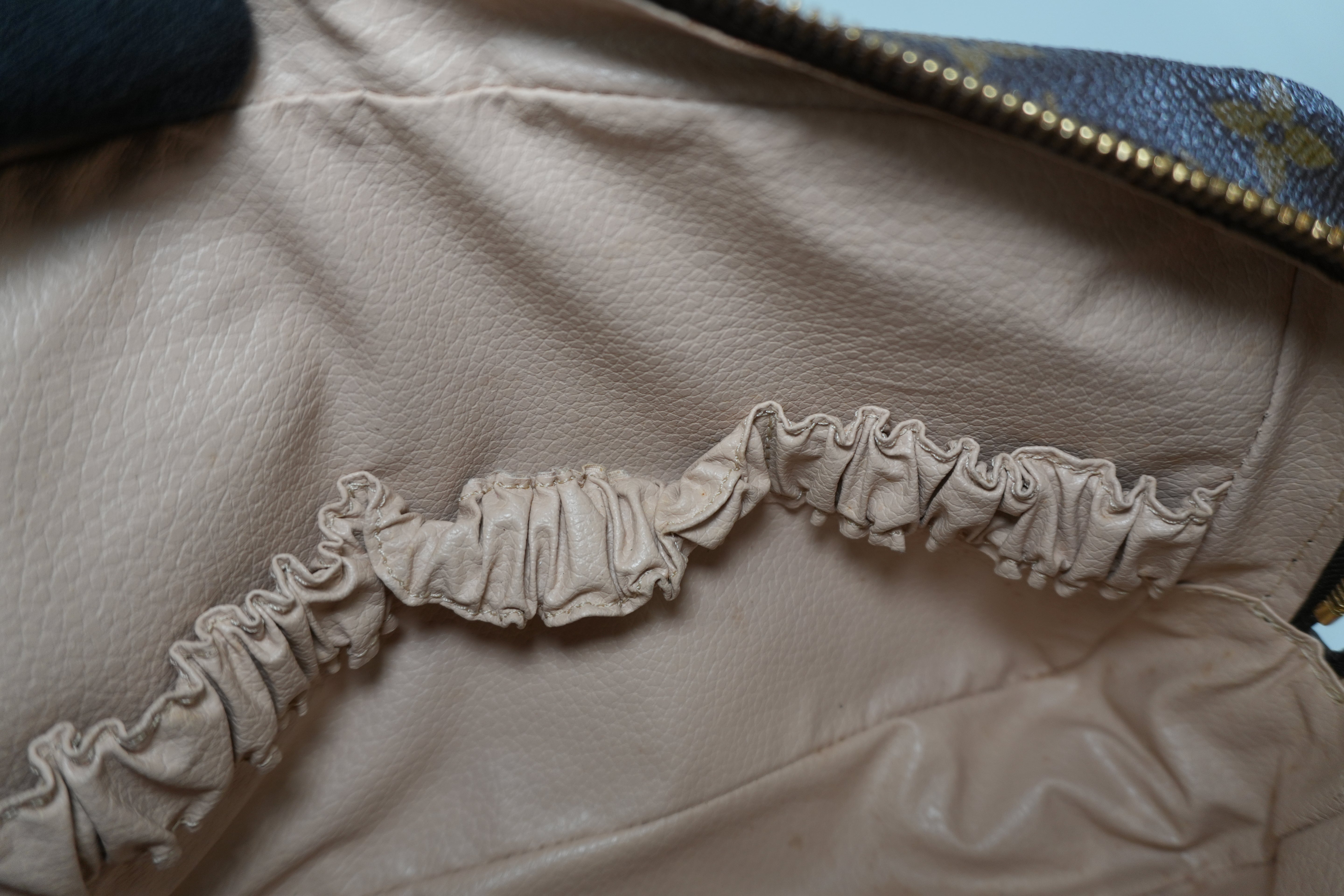 Pre-owned Louis Vuitton Monogram Trousse 23 Used