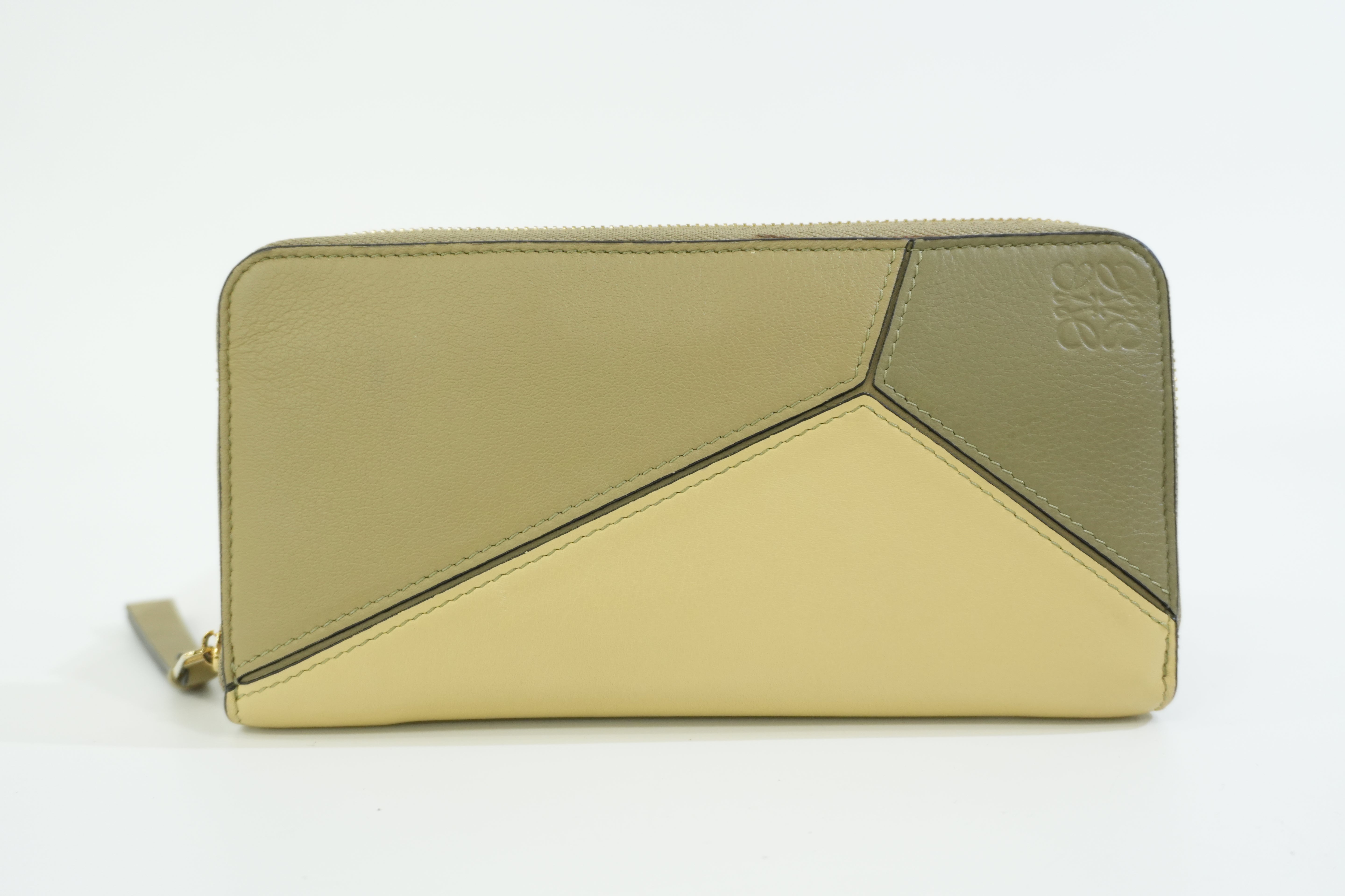 Pre-owned Loewe Leather Zippy Long Wallet Green Used