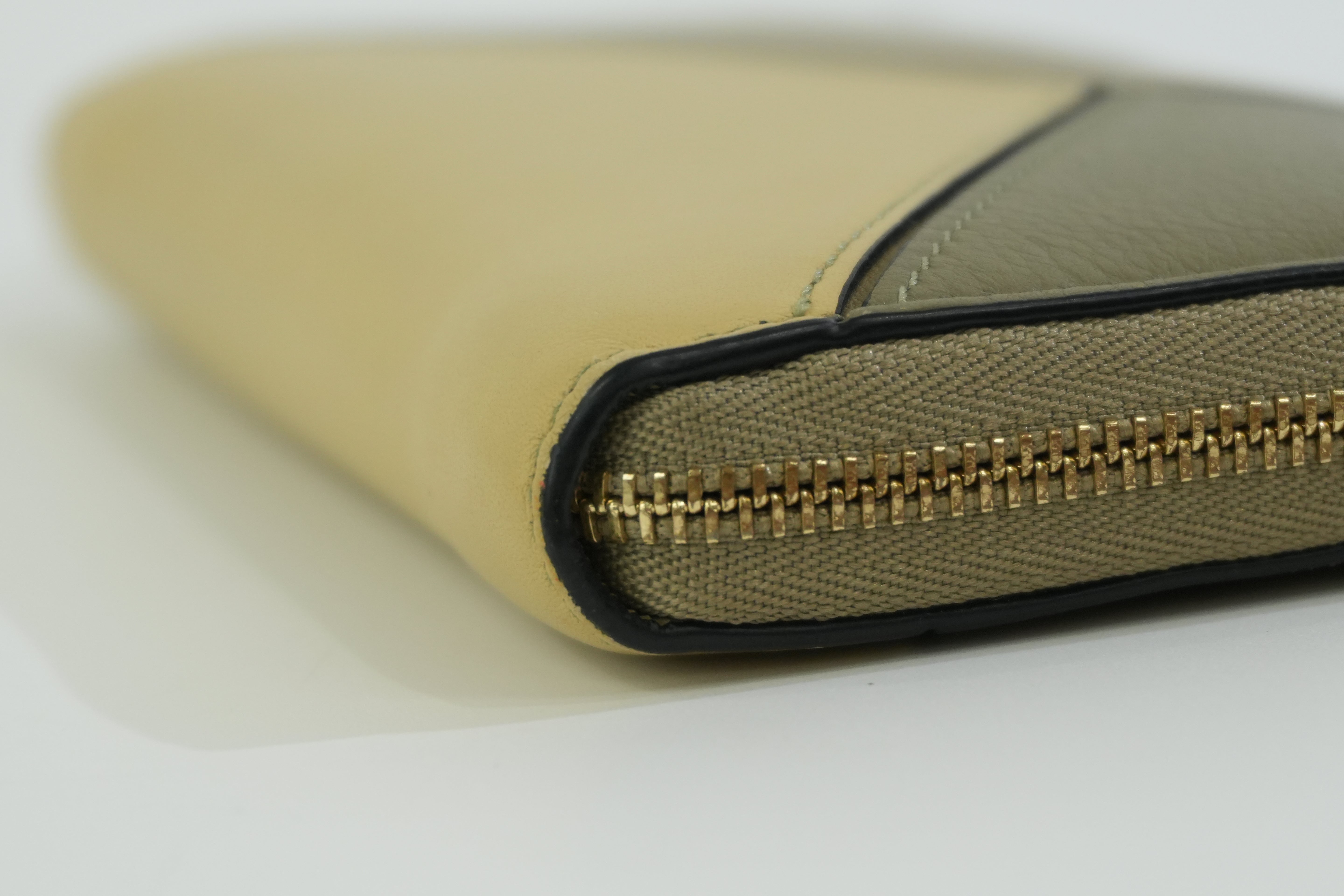 Pre-owned Loewe Leather Zippy Long Wallet Green Used
