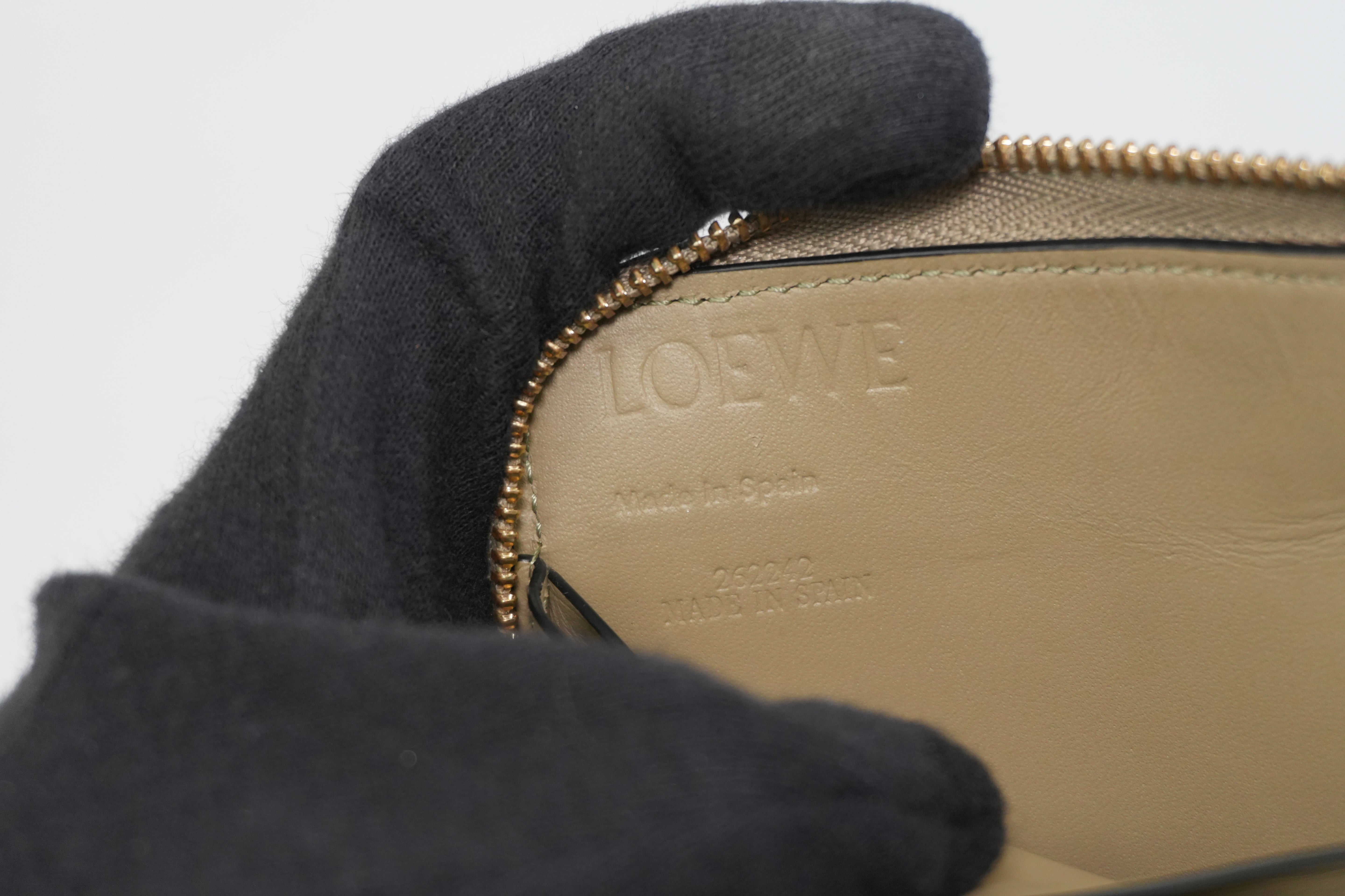 Pre-owned Loewe Leather Zippy Long Wallet Green Used