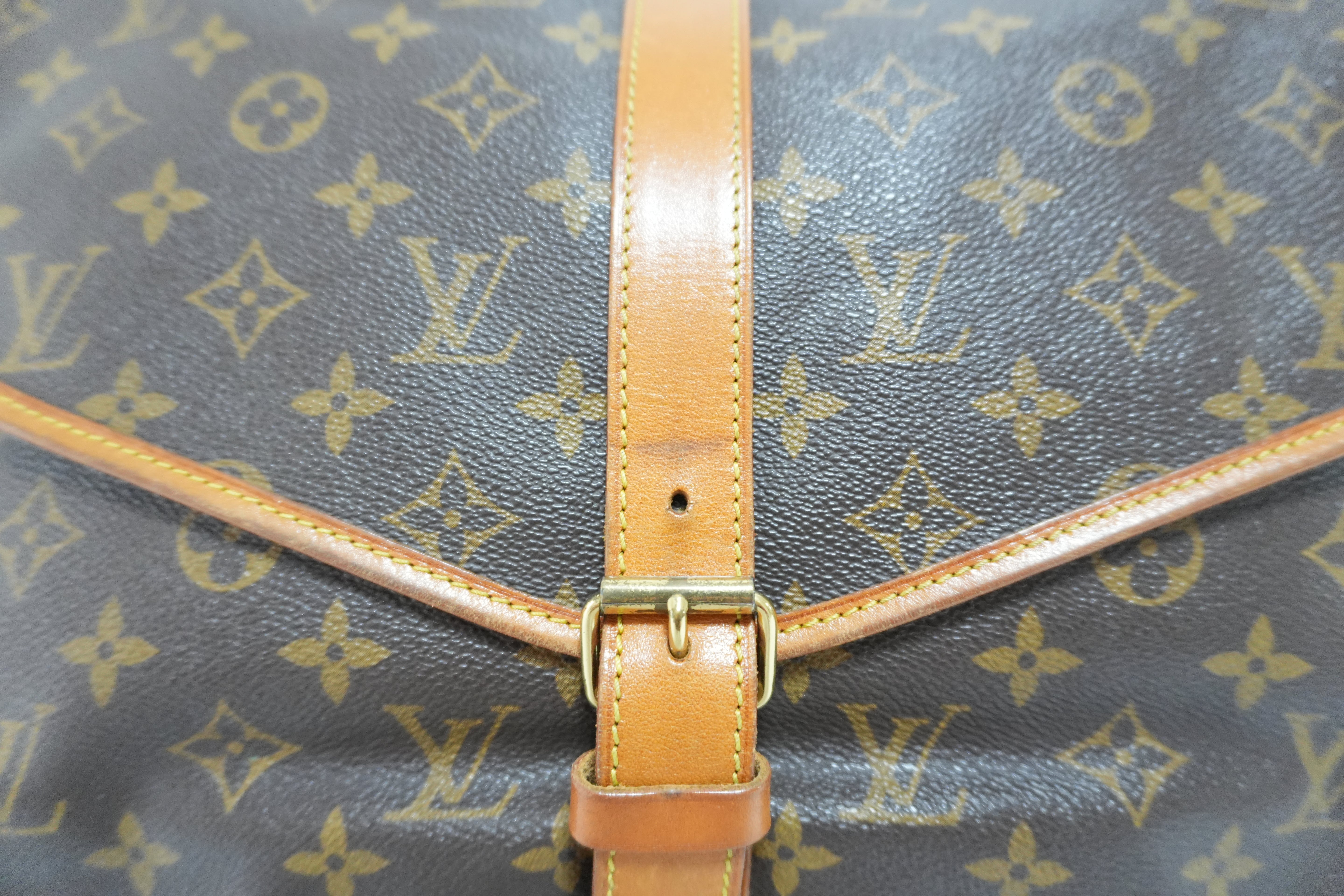 Louis Vuitton Monogram Saumur 35 Shoulder Bag Used