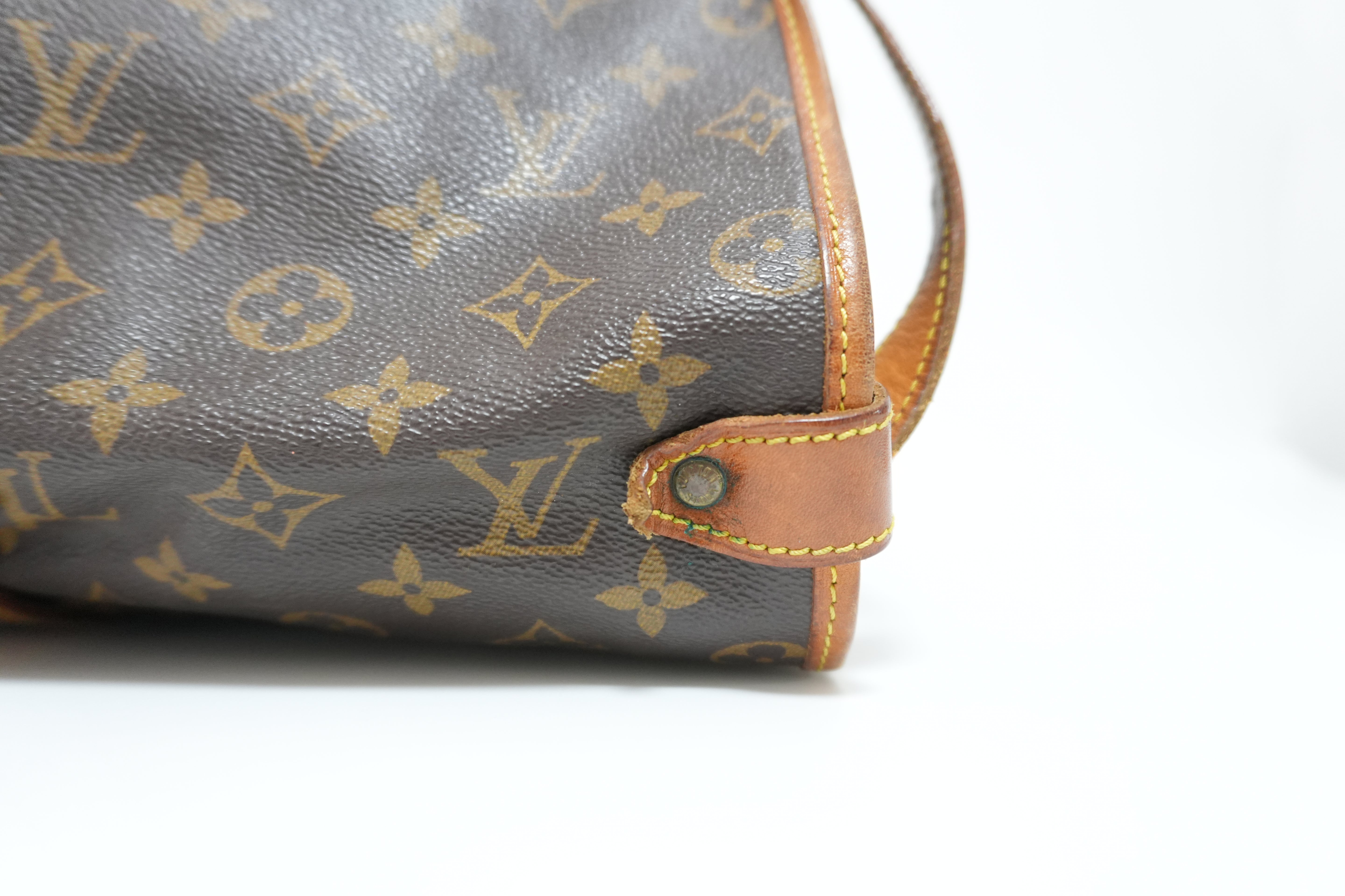 Louis Vuitton Monogram Saumur 35 Shoulder Bag Used