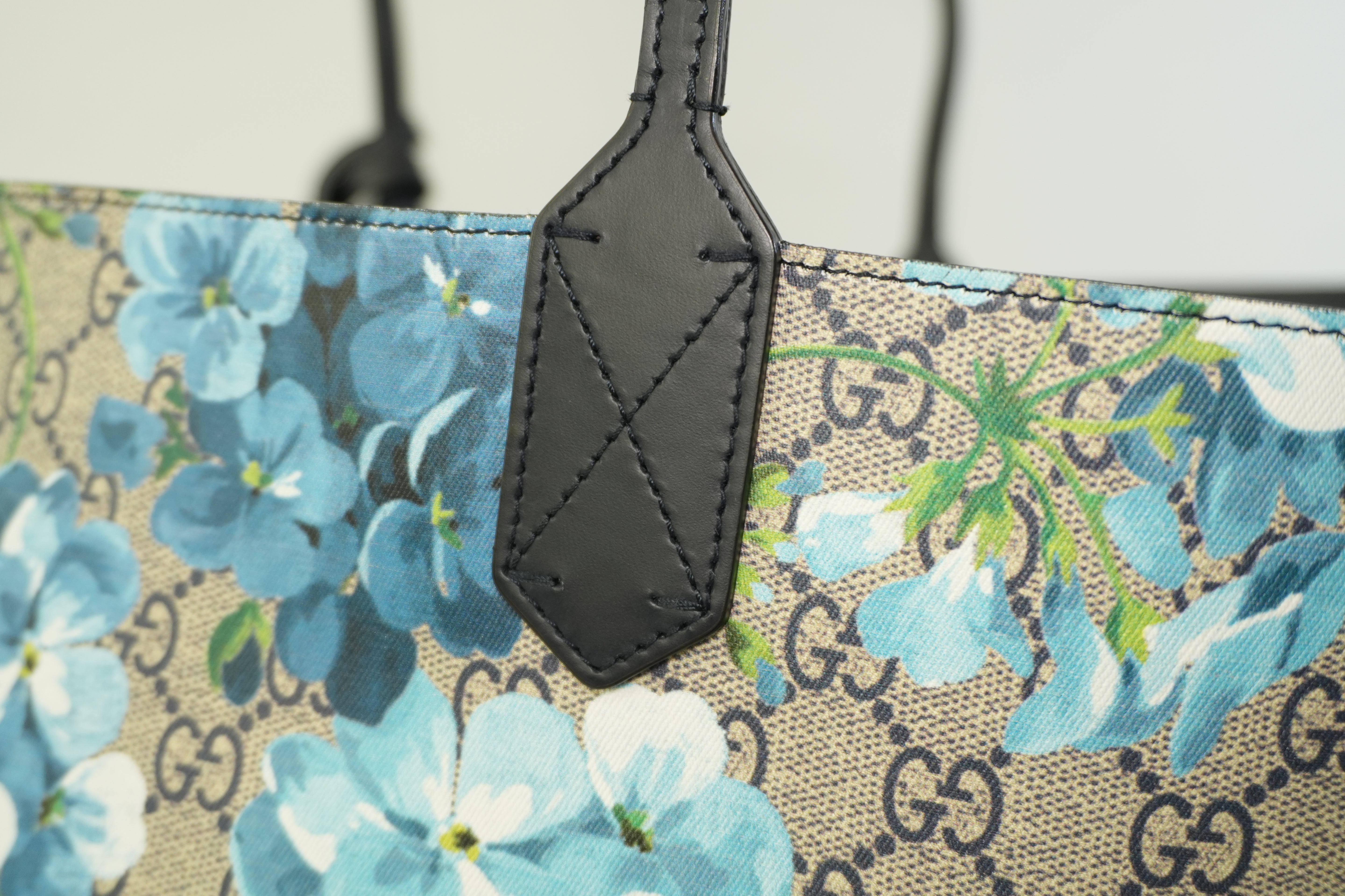 Pre-owned Gucci Canvas Blooms Reversible Tote Bag Blue Used