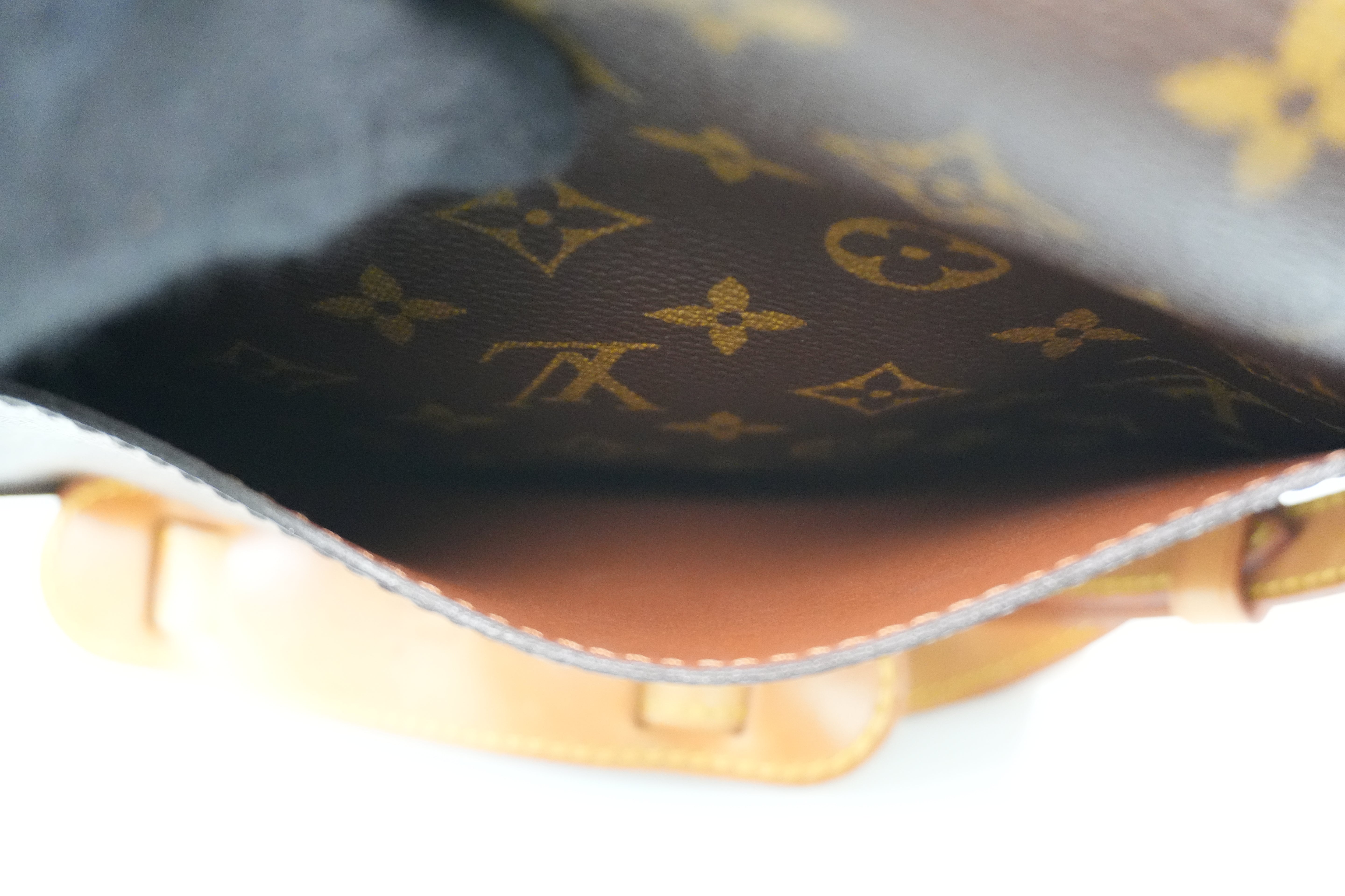 Pre-owned Louis Vuitton Monogram Saint Cloud GM Shoulder Bag Used