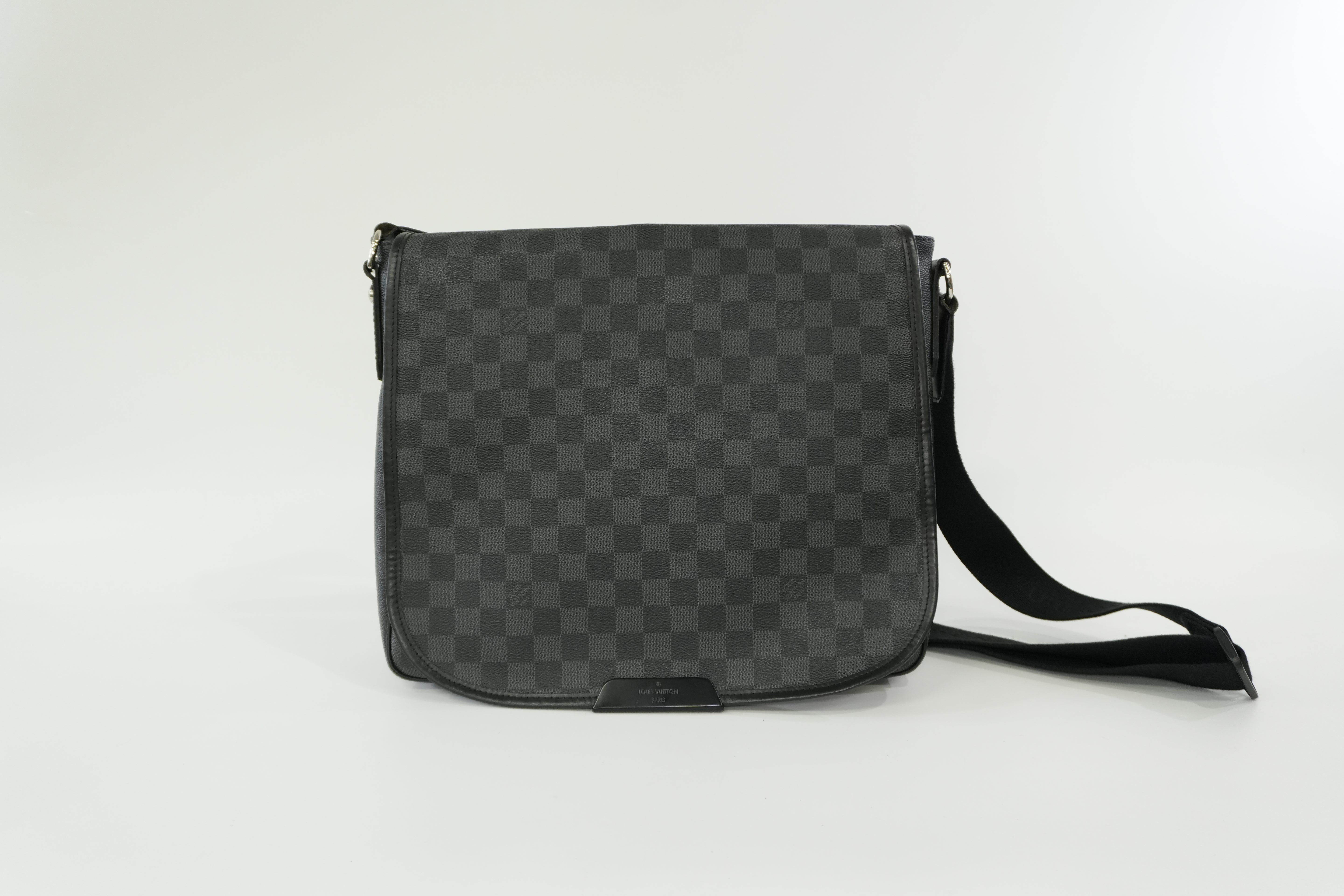 Pre-owned Louis Vuitton Damier Graphite Messenger Bag Used