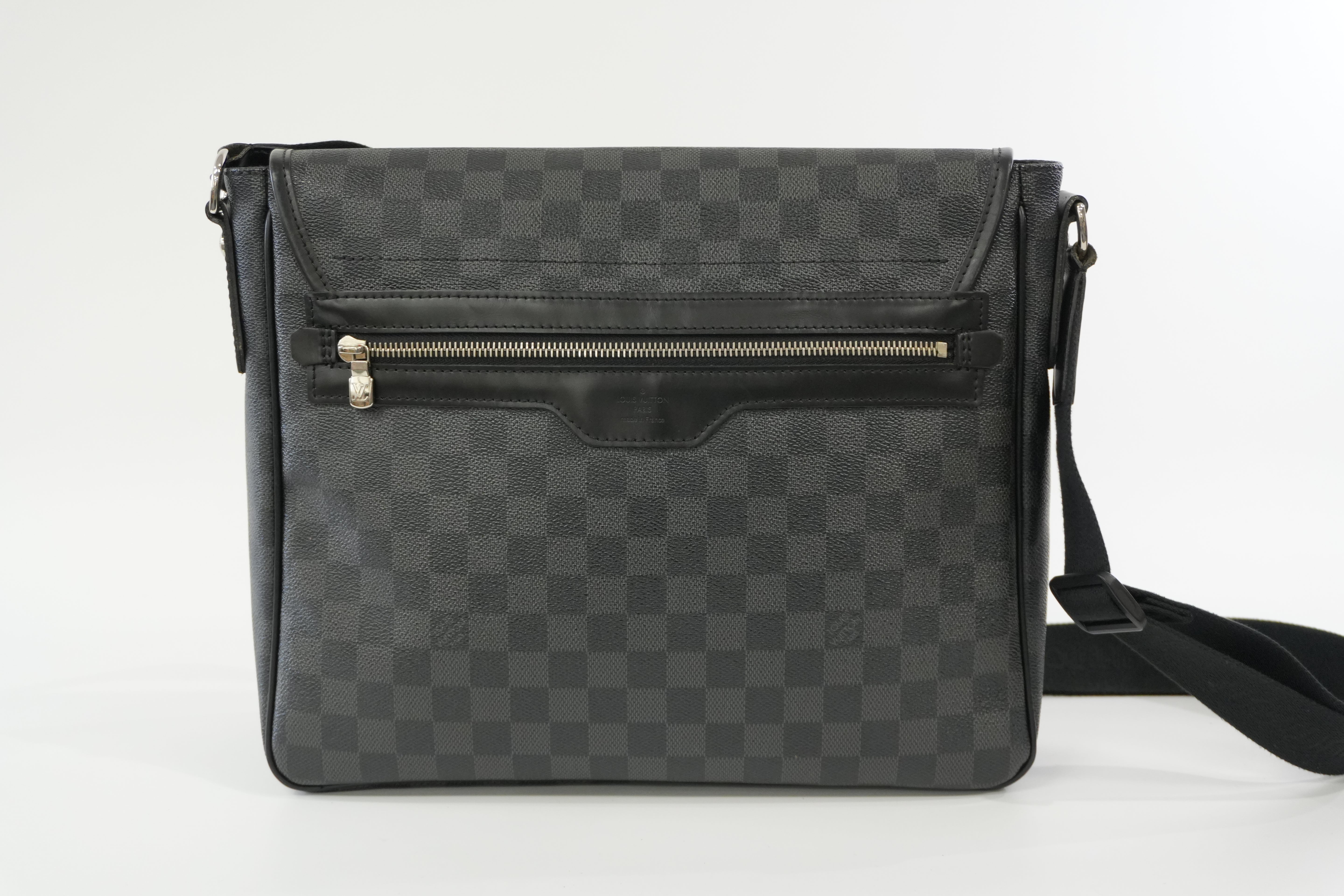Pre-owned Louis Vuitton Damier Graphite Messenger Bag Used