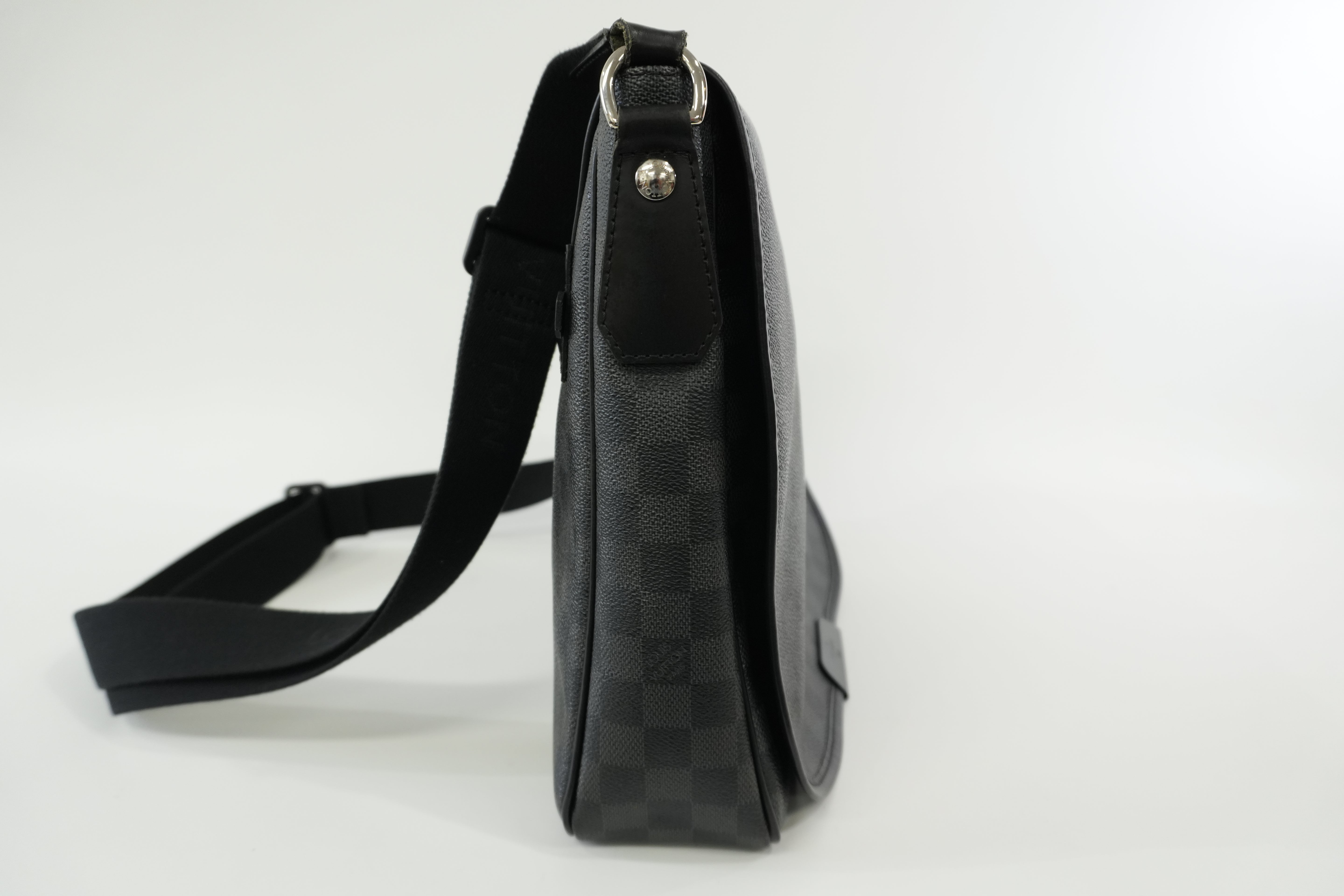 Pre-owned Louis Vuitton Damier Graphite Messenger Bag Used