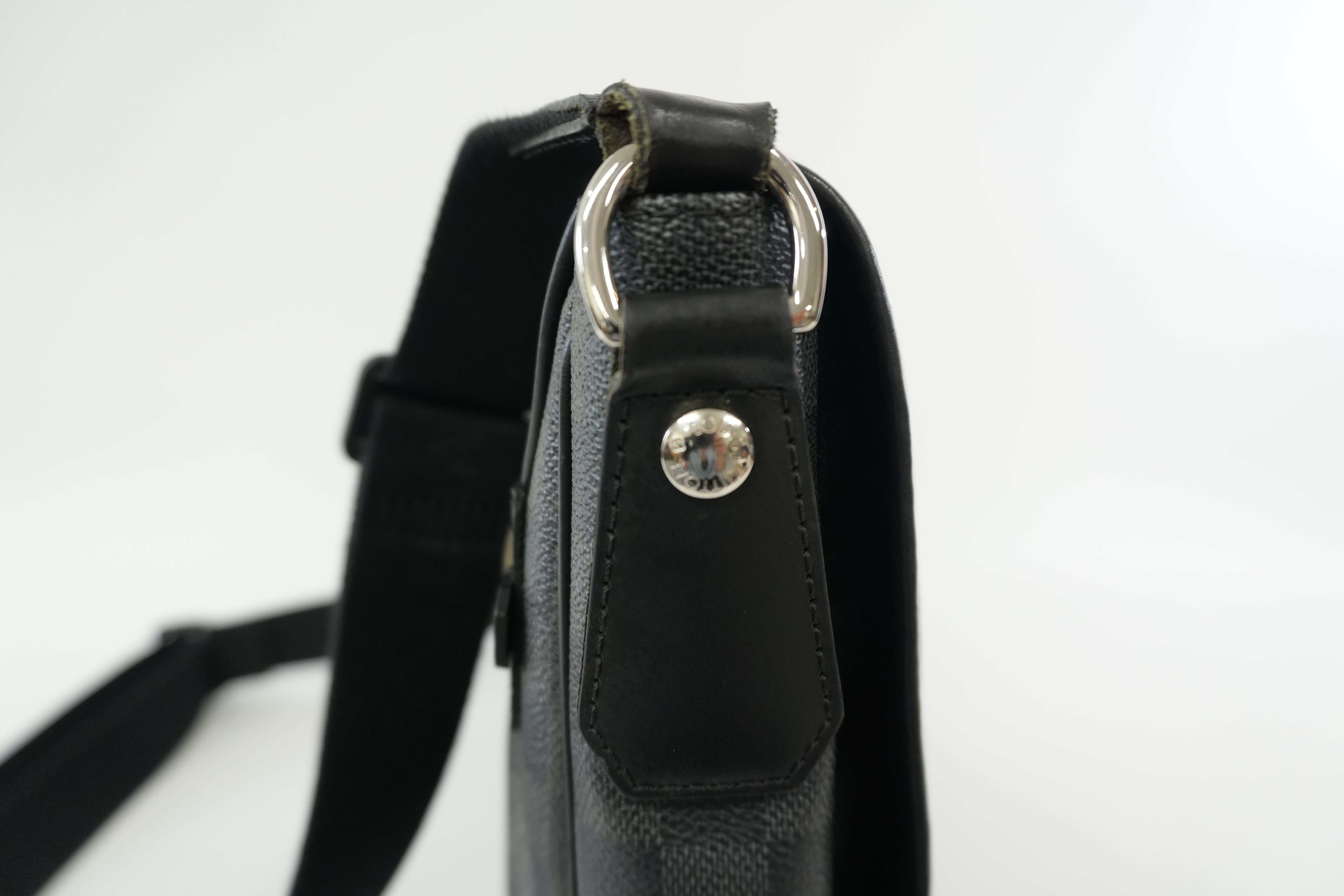 Pre-owned Louis Vuitton Damier Graphite Messenger Bag Used