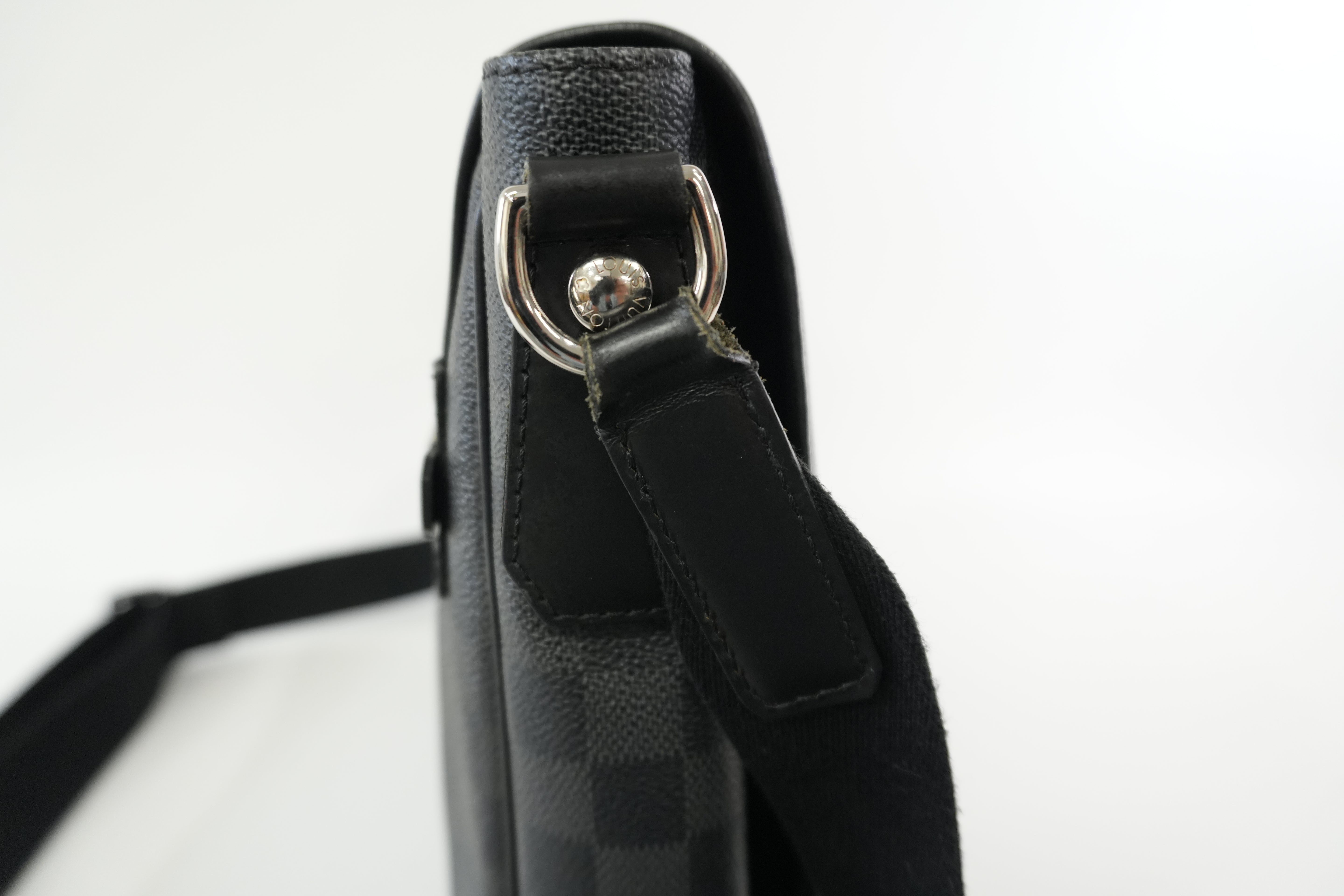 Pre-owned Louis Vuitton Damier Graphite Messenger Bag Used