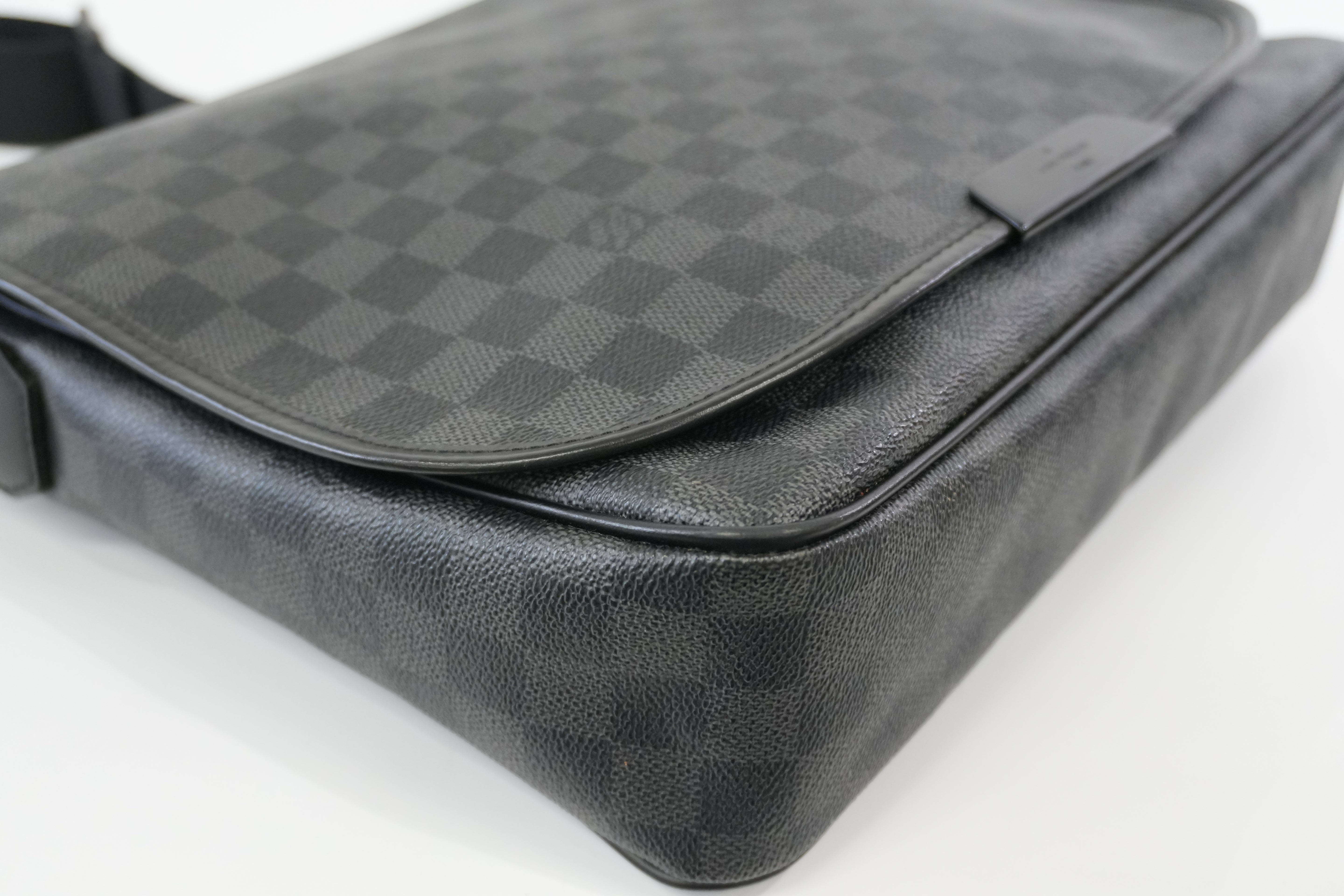 Pre-owned Louis Vuitton Damier Graphite Messenger Bag Used