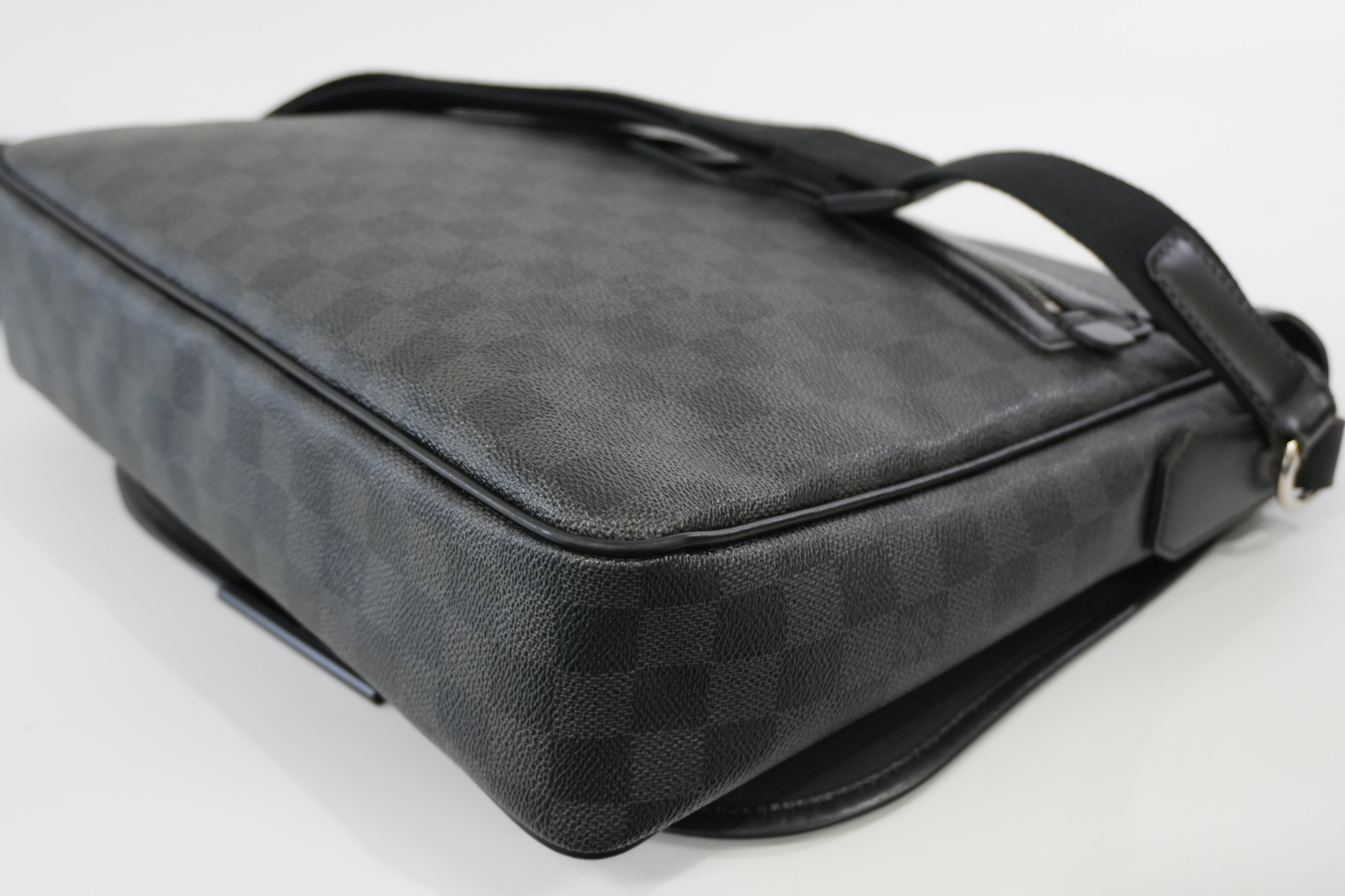 Pre-owned Louis Vuitton Damier Graphite Messenger Bag Used
