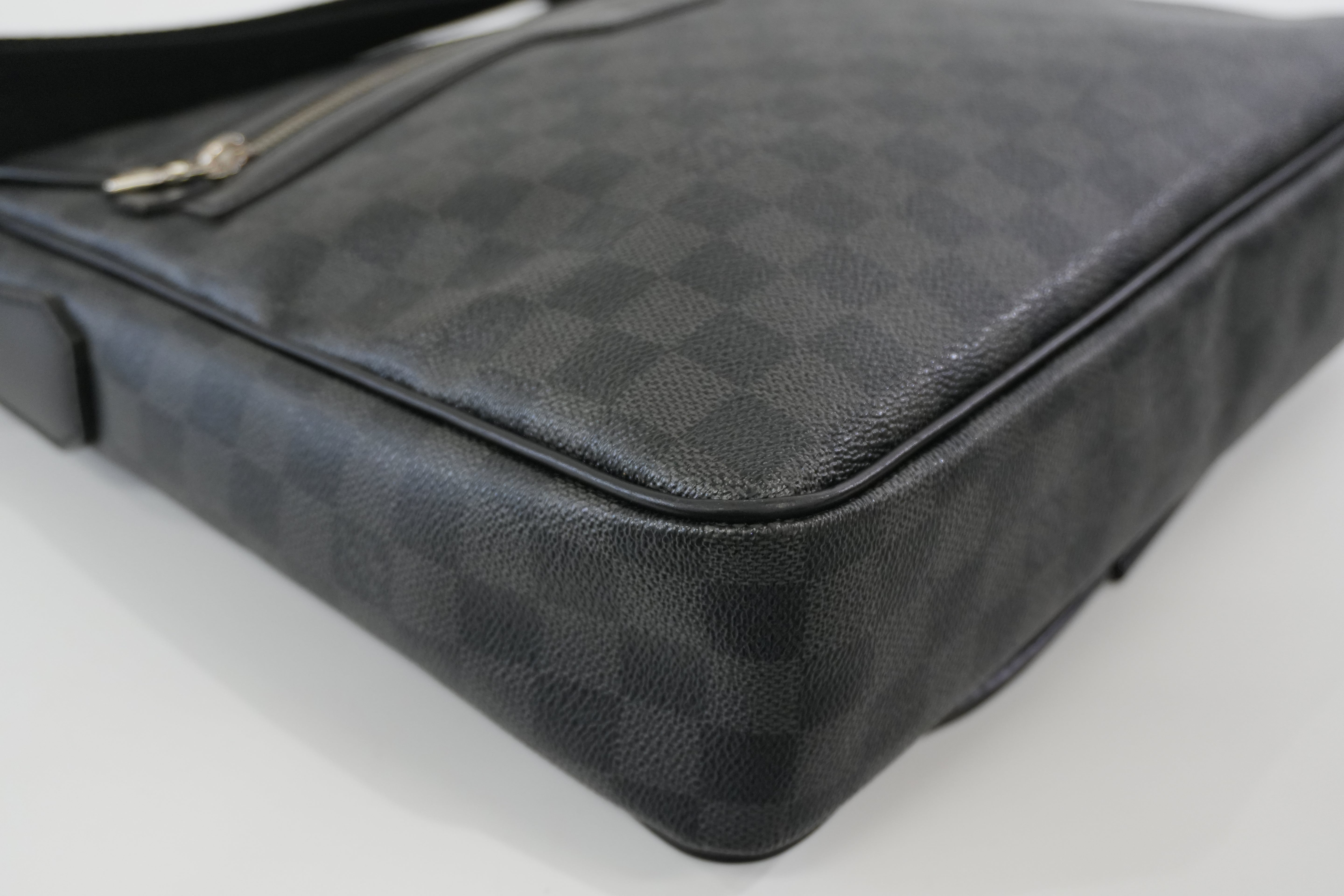 Pre-owned Louis Vuitton Damier Graphite Messenger Bag Used