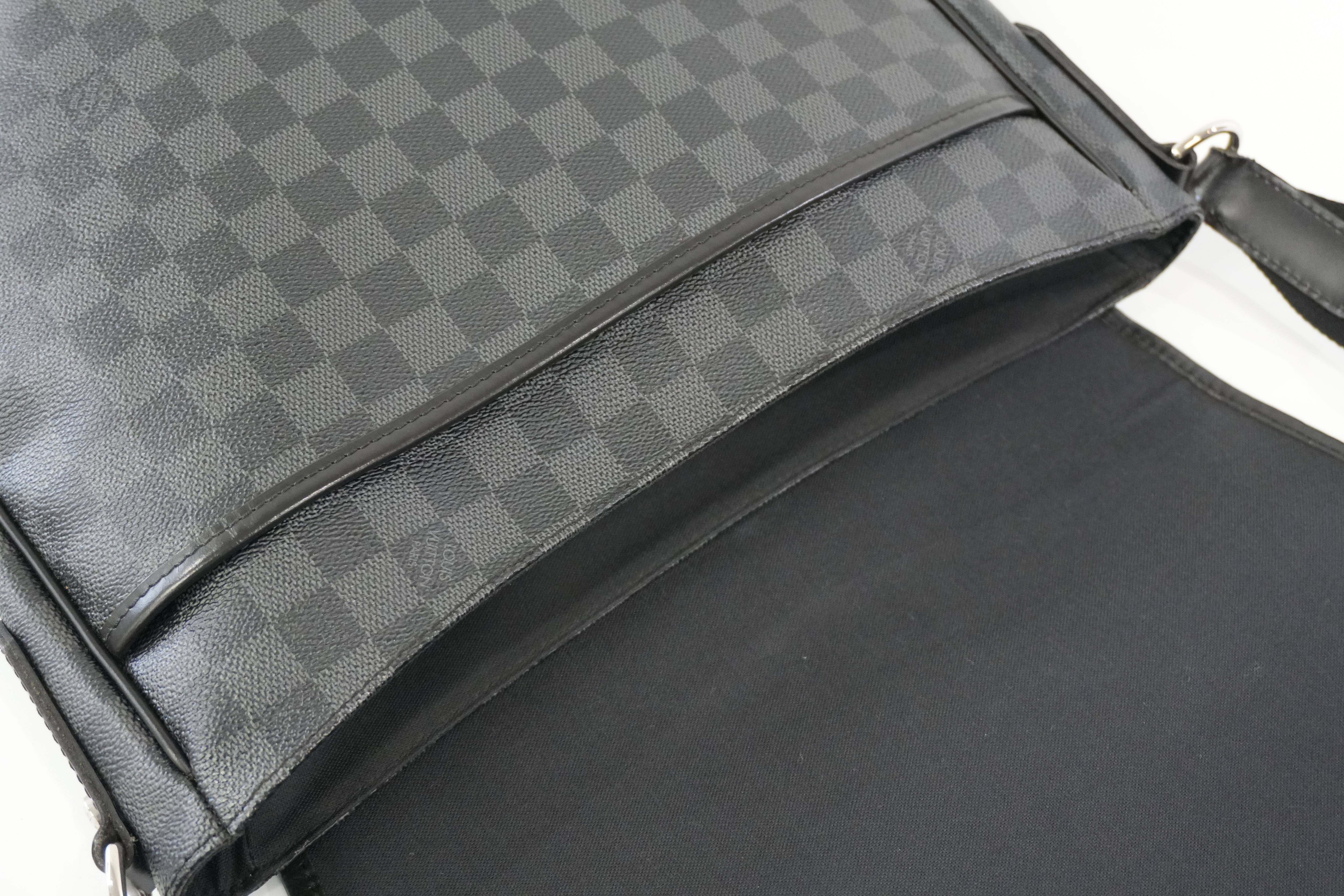 Pre-owned Louis Vuitton Damier Graphite Messenger Bag Used