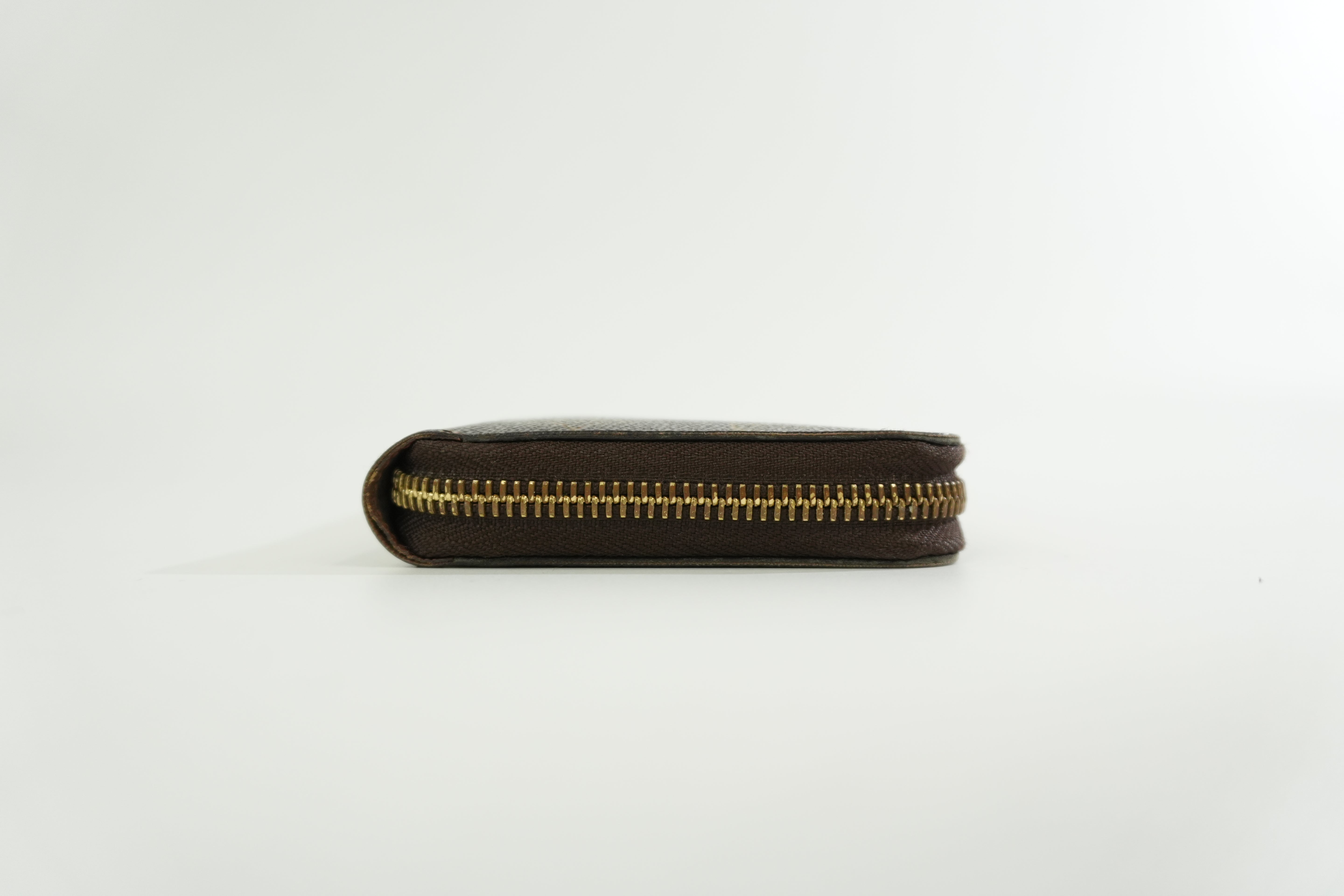 Louis Vuitton Monogram Zippy Wallet Used
