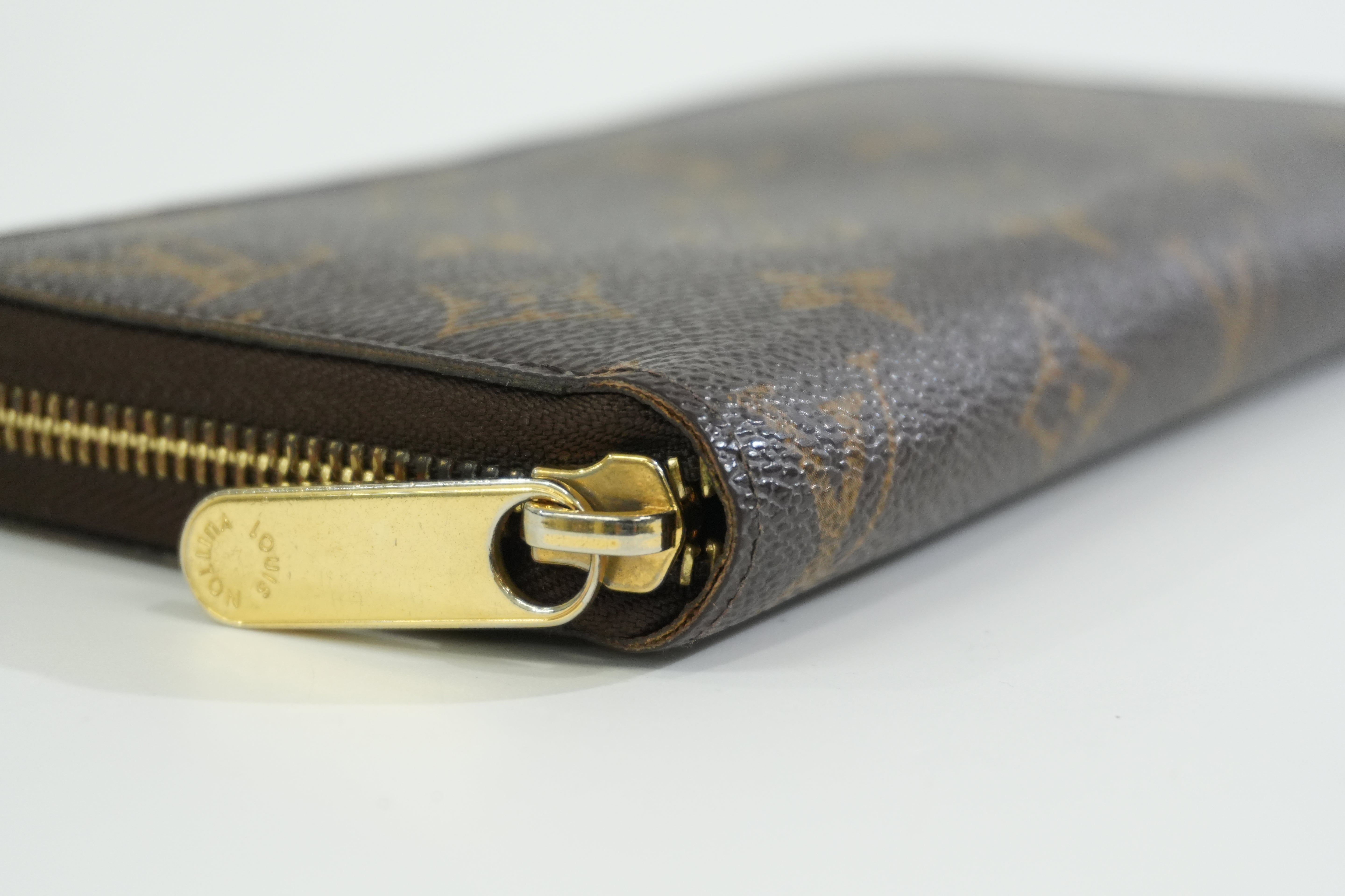 Louis Vuitton Monogram Zippy Wallet Used