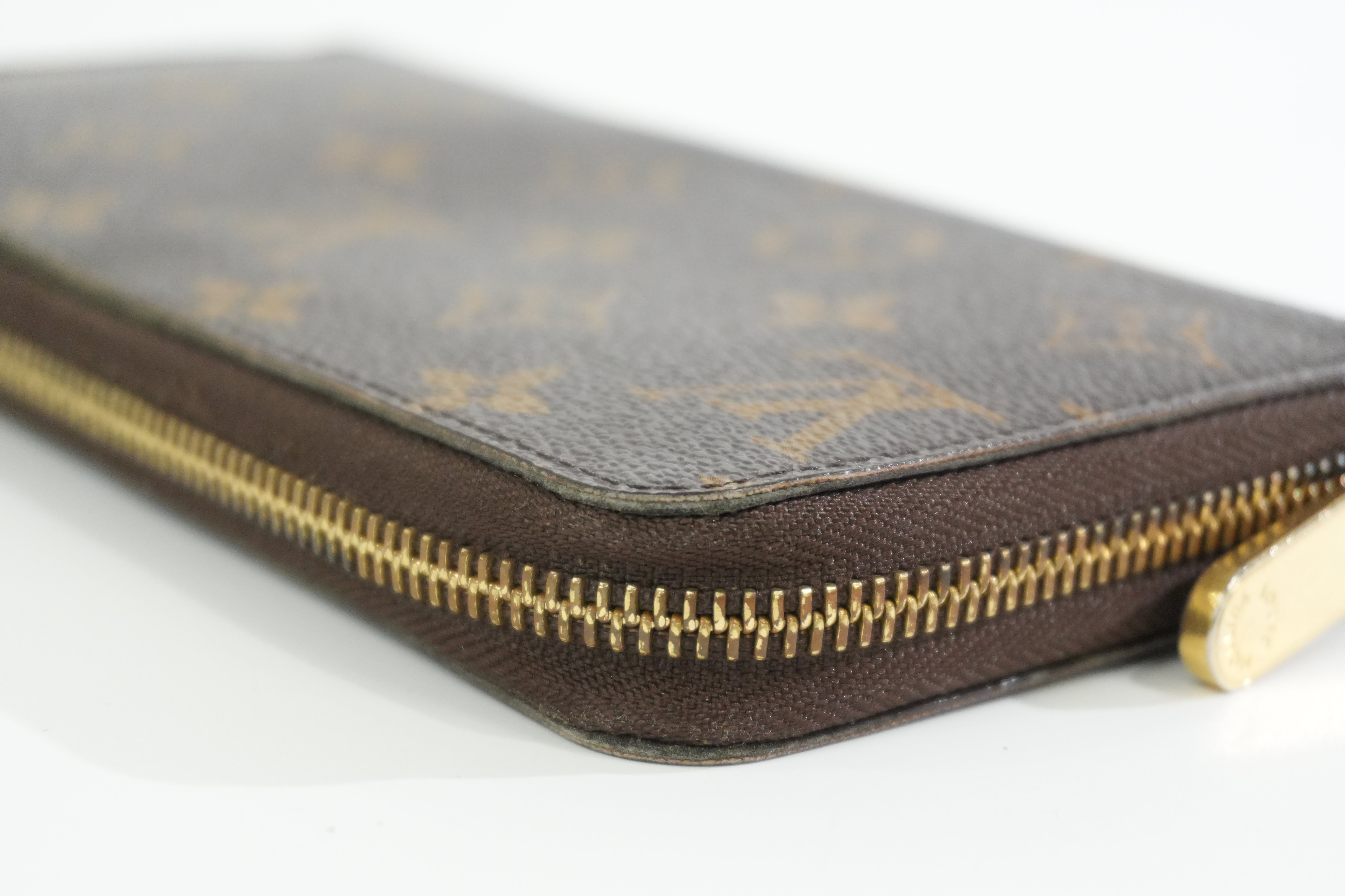 Louis Vuitton Monogram Zippy Wallet Used